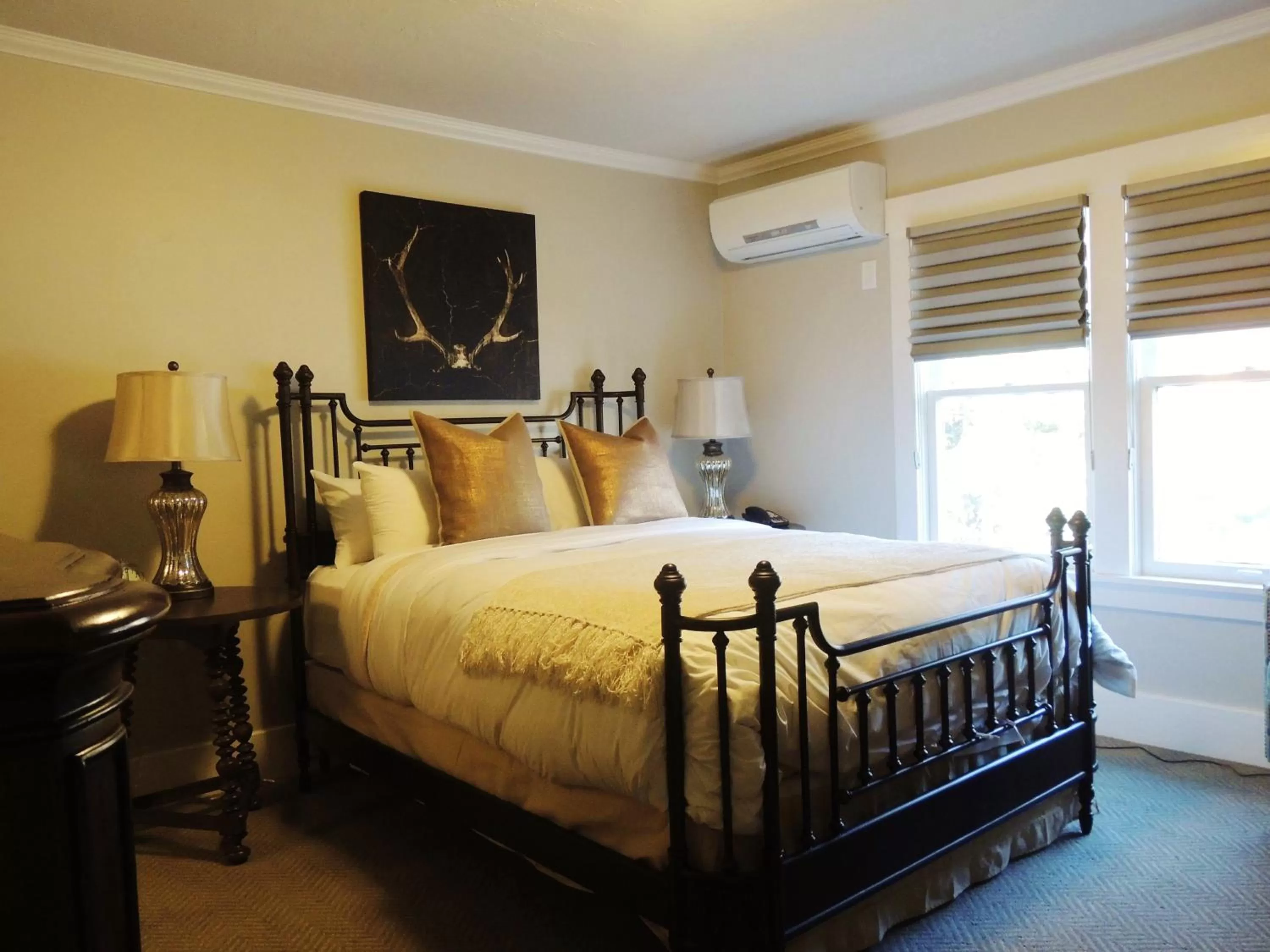 Bedroom, Bed in Huff House Inn and Cabins