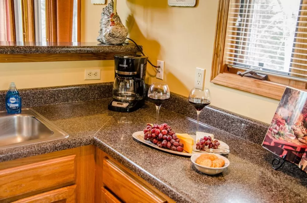 Kitchen or kitchenette, Kitchen/Kitchenette in Asheville Cabins of Willow Winds
