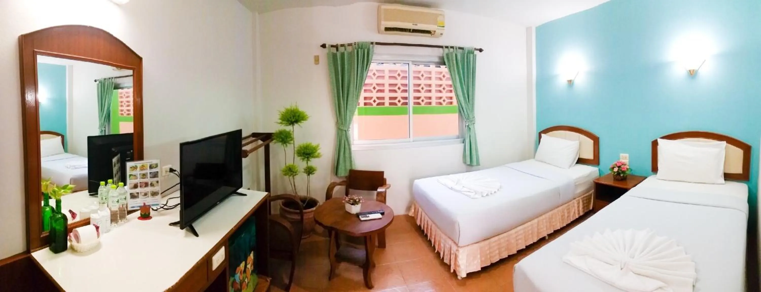 Photo of the whole room, Bed in J.Holiday Inn Krabi
