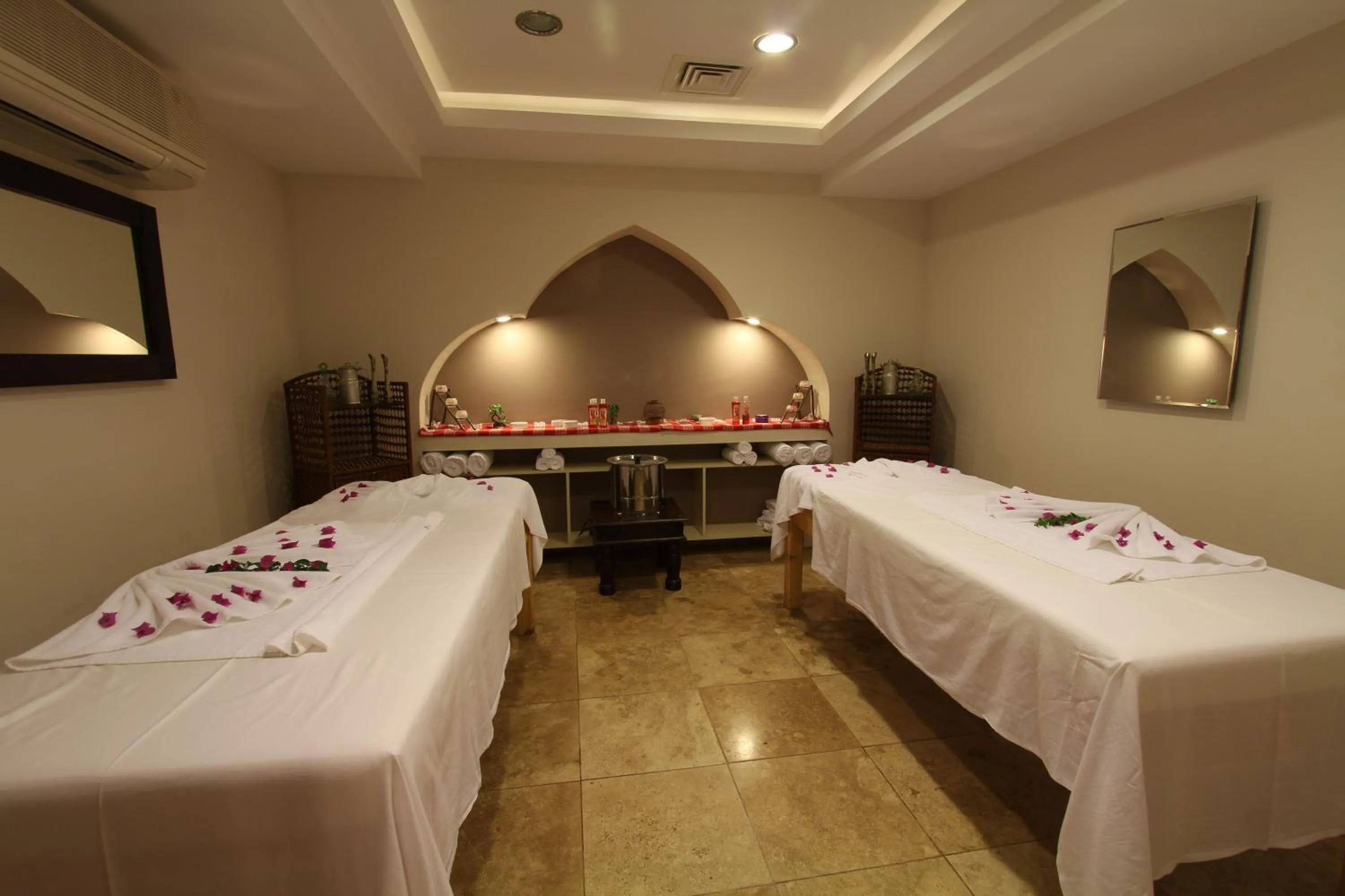 Massage, Bed in Olira Boutique Hotel&SPA