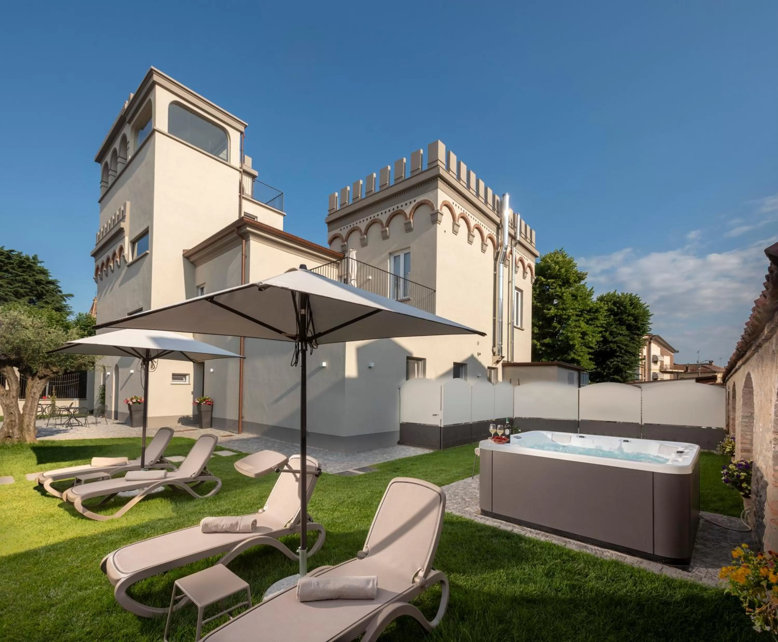 Property building in VILLA BERNASCONI
