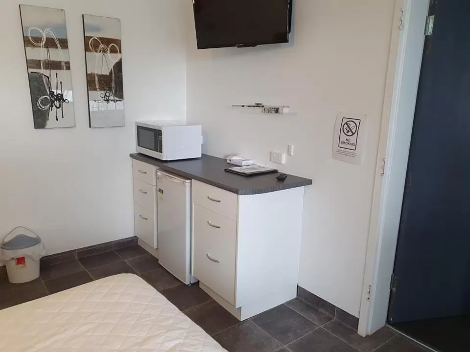 Bed in Budget on the Lake