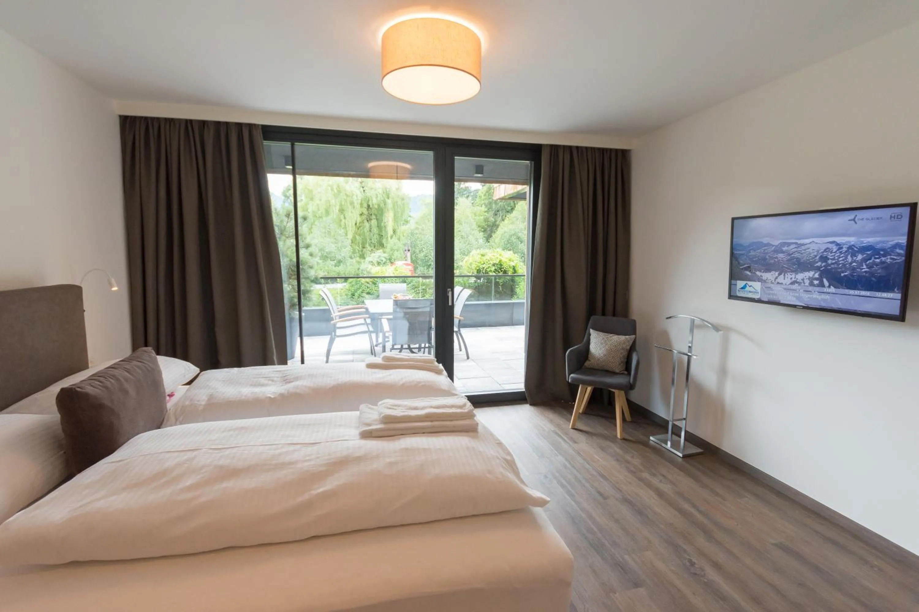 Bedroom, TV/Entertainment Center in Schönblick Residence - Absolut Alpine Apartments