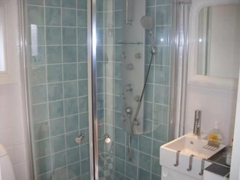 Shower in Augustas Bed & Breakfast