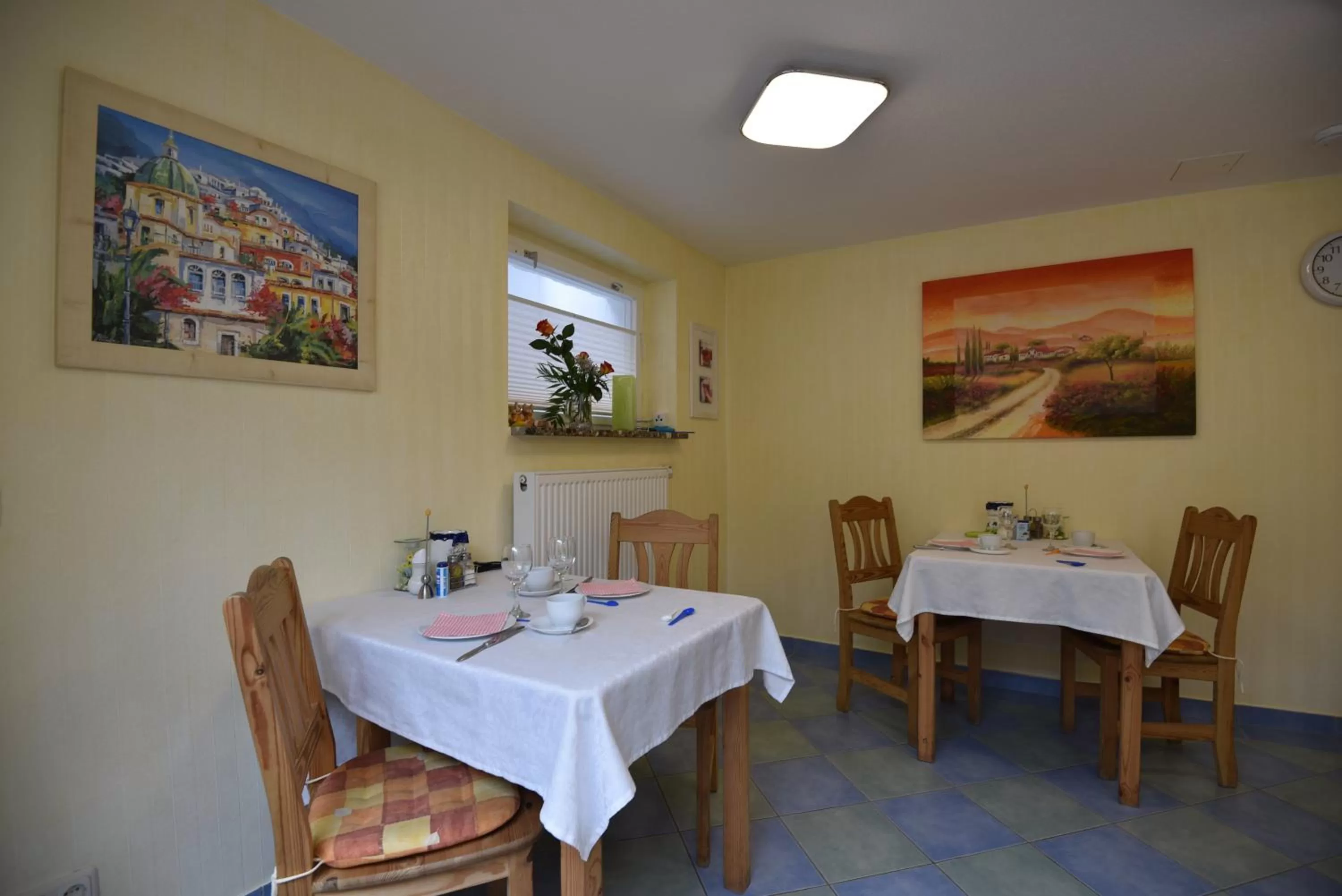 Restaurant/places to eat in Hotel Haus Orchideental Jena