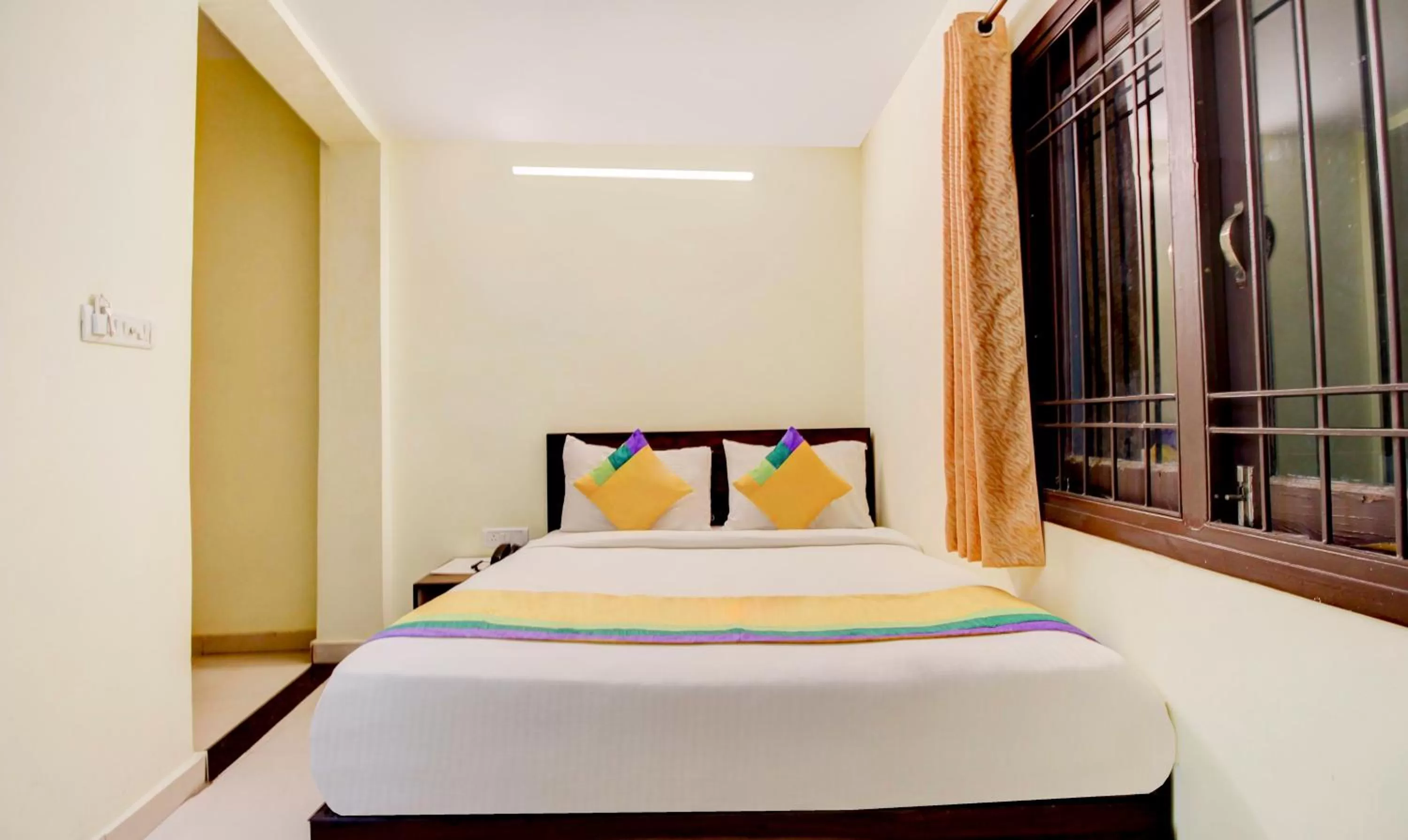 Bed in Itsy By Treebo - Royal Monarch