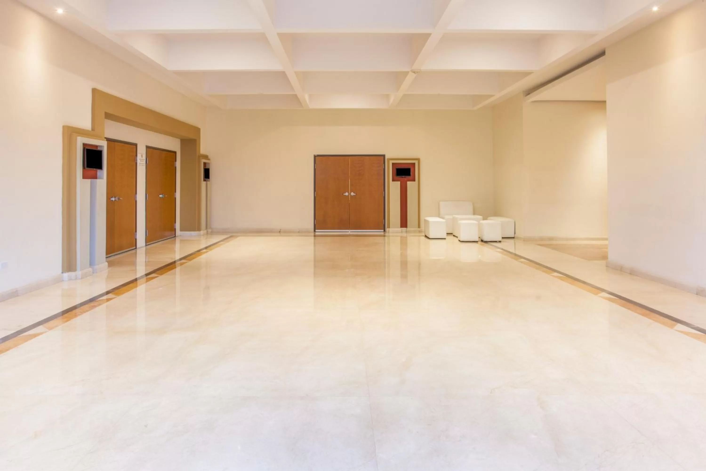 Meeting/conference room in Crowne Plaza Monterrey Aeropuerto by IHG