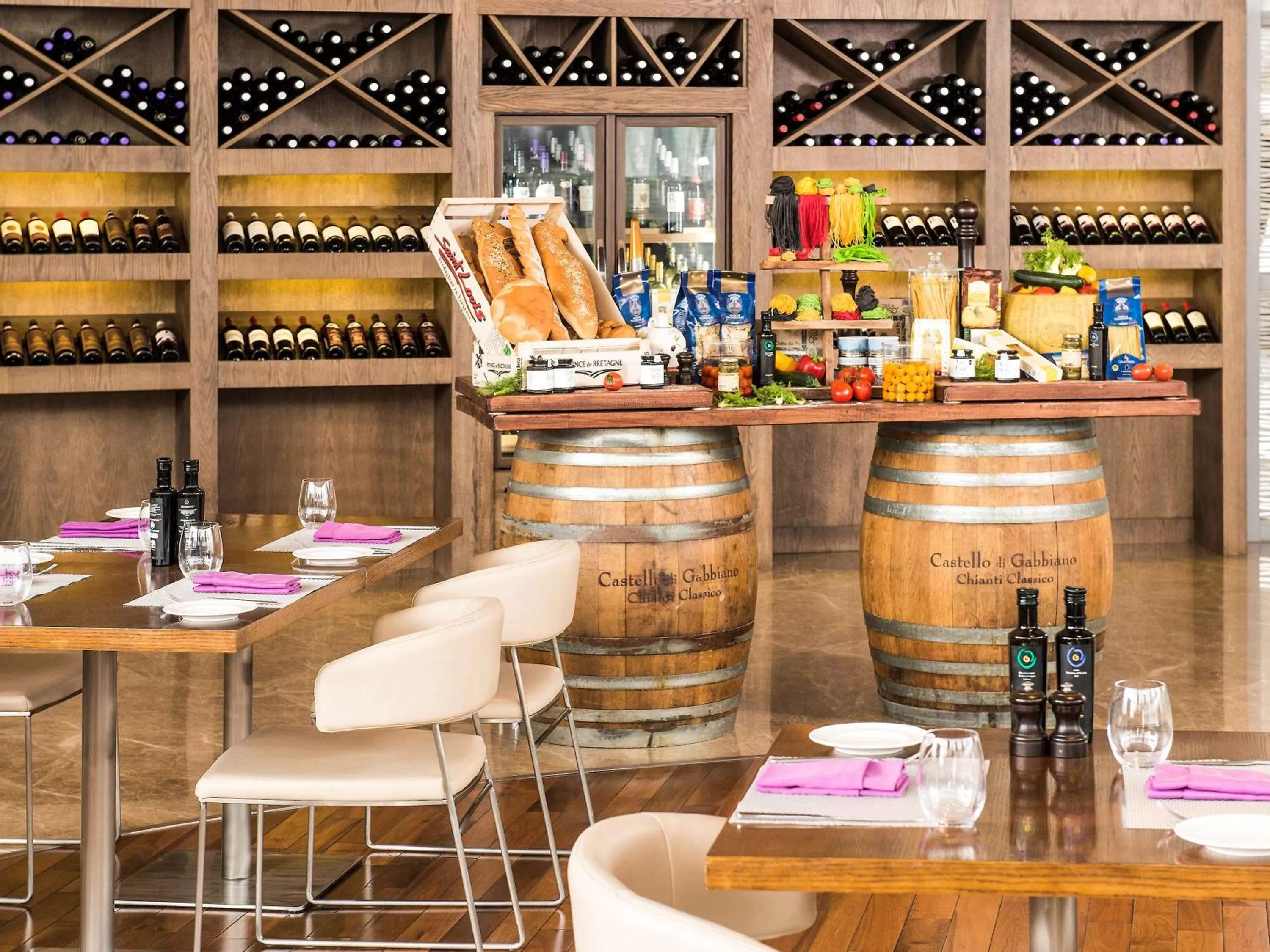 Restaurant/places to eat in Novotel Abu Dhabi Gate