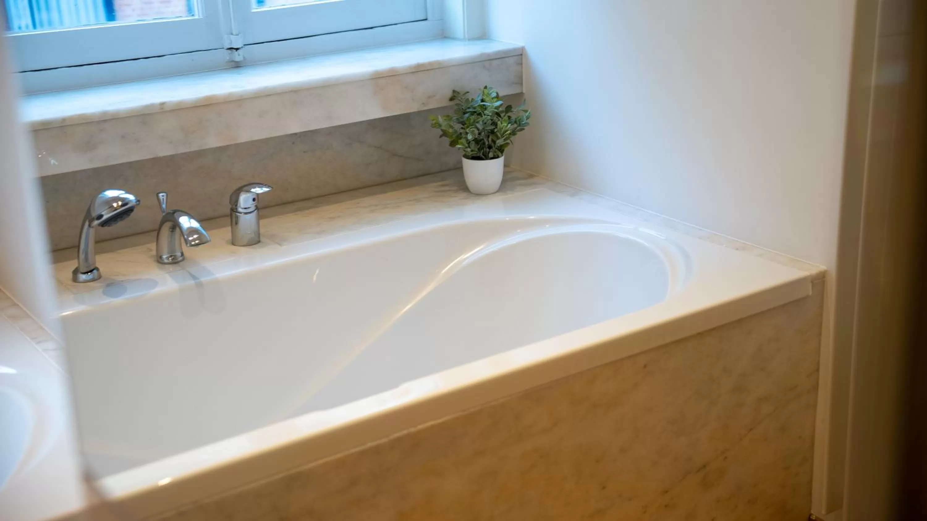 Bath in Hotel de Maître de Vaughan