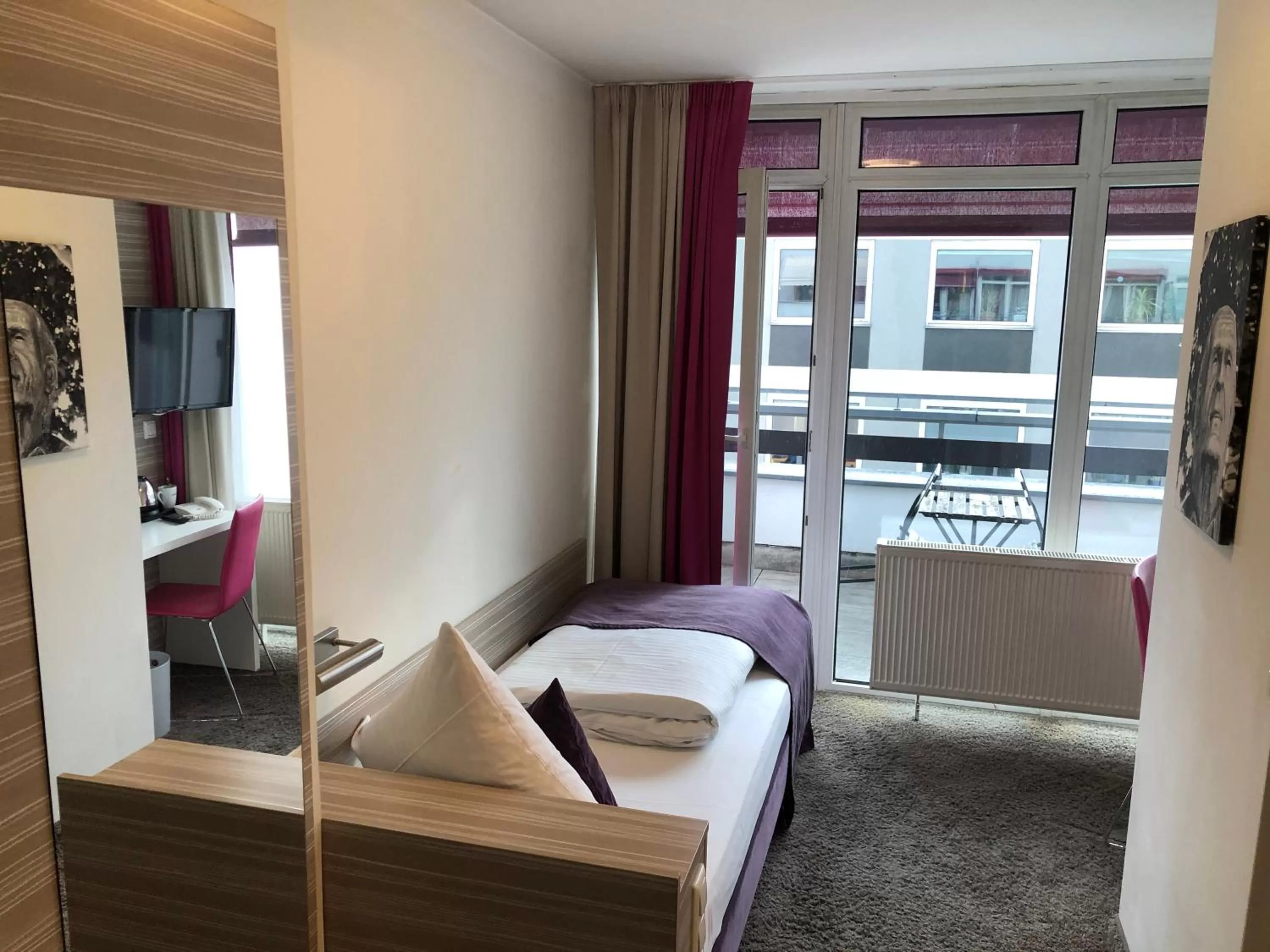 Photo of the whole room, Bed in Hotel Mirabell by Maier Privathotels