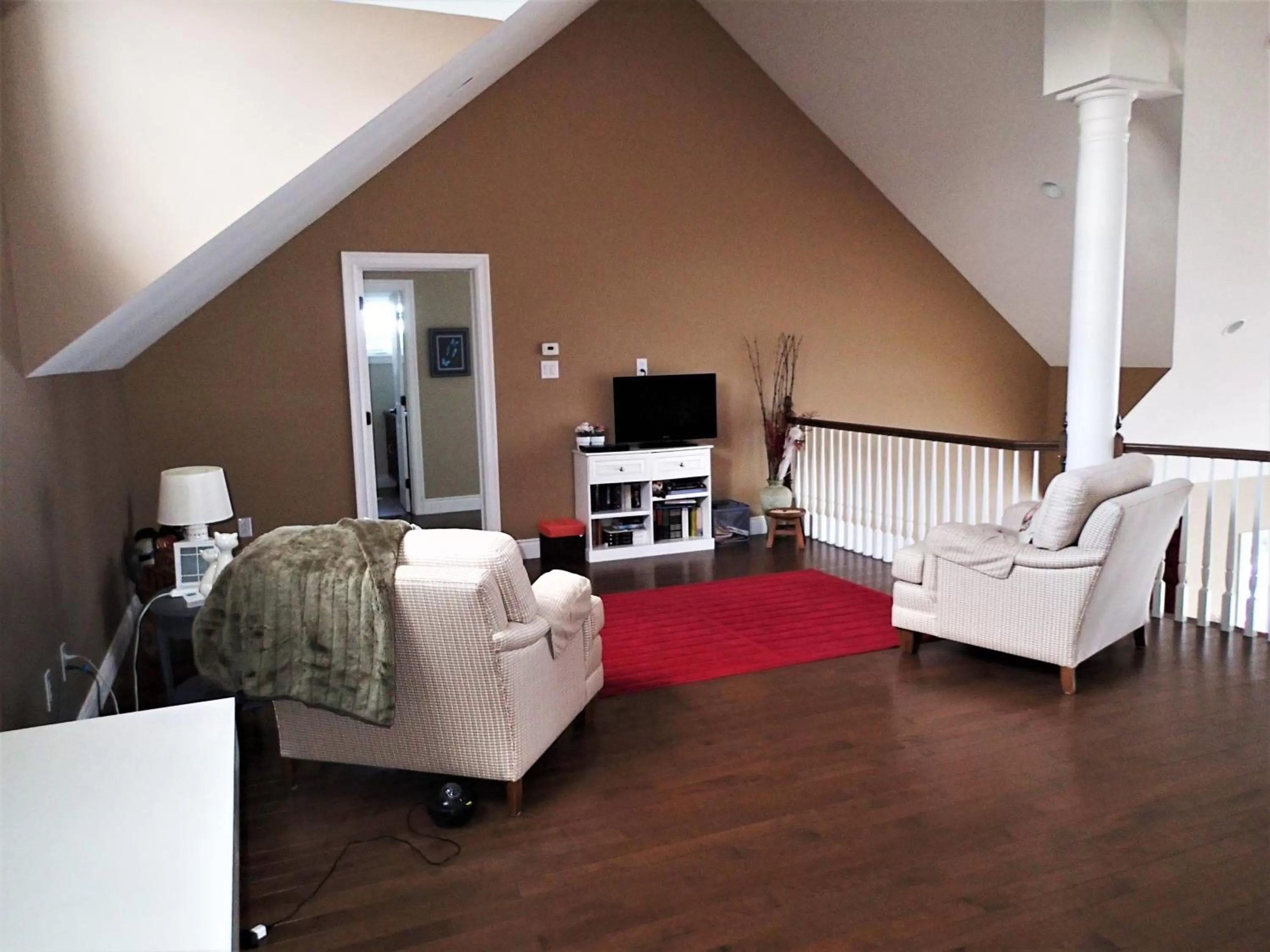 Communal lounge/ TV room, Seating Area in The Cozy Fox BNB-Woodland Room