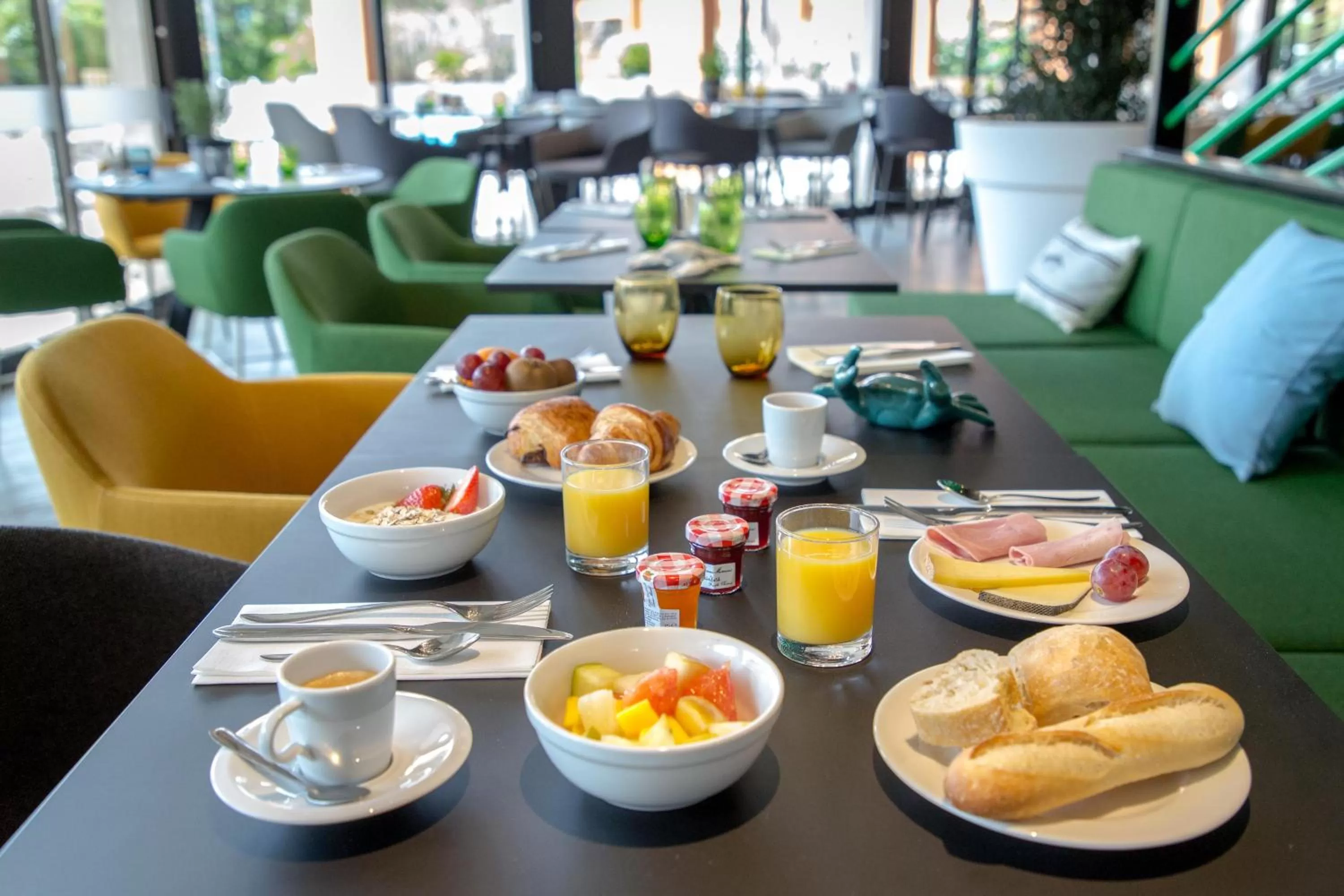 Buffet breakfast in Mercure Hyères Centre Côte d'Azur