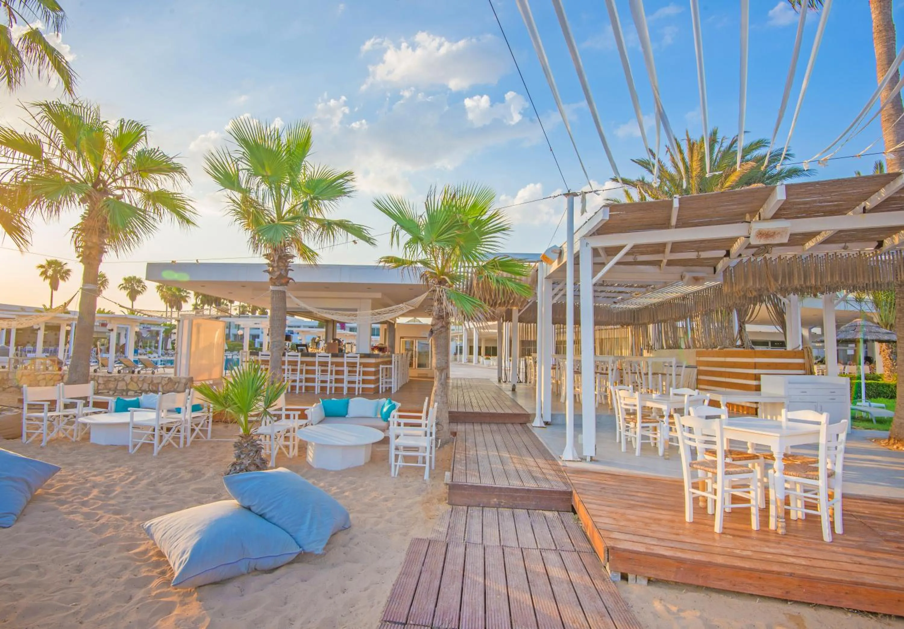 Patio in Dome Beach Marina Hotel & Resort