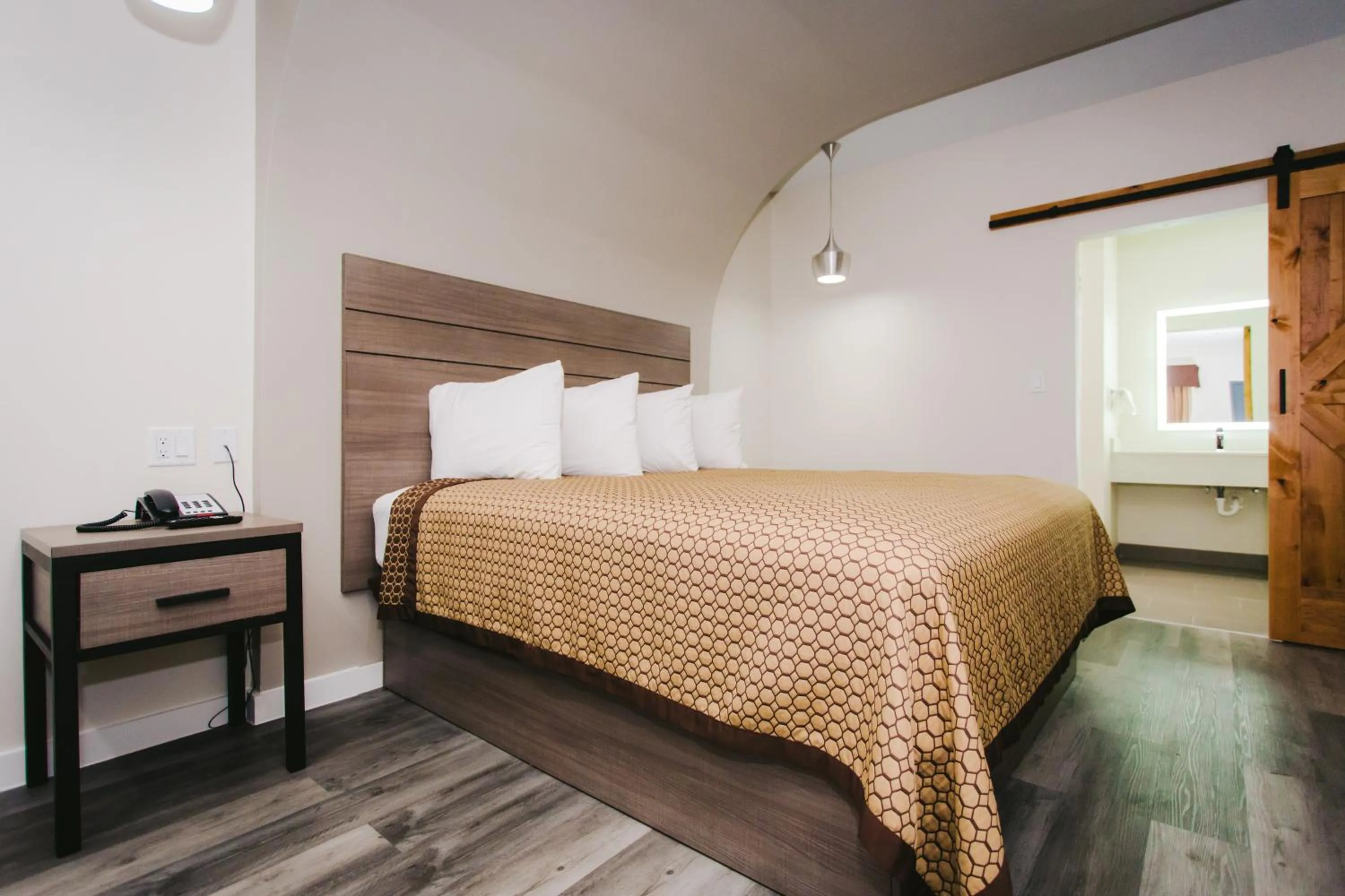 Bed in Palace Inn- Louetta