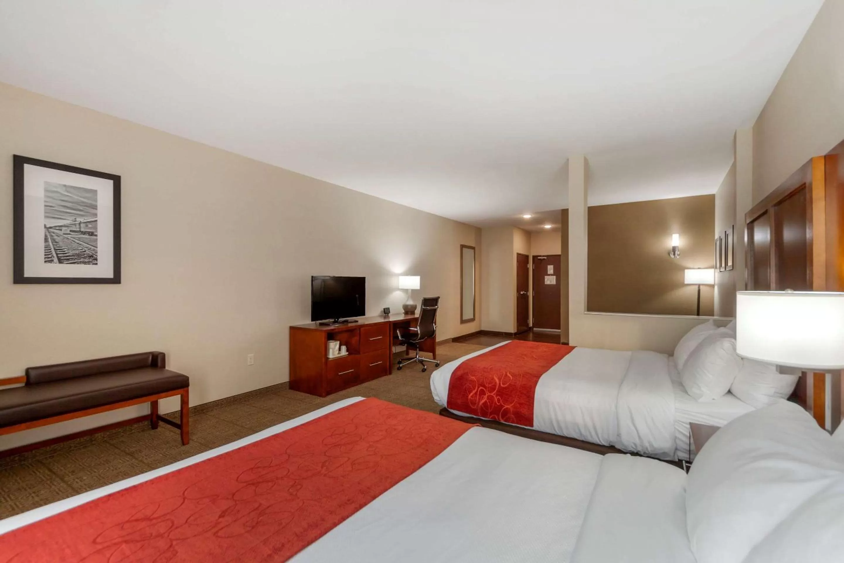 Bedroom, Bed in Comfort Suites