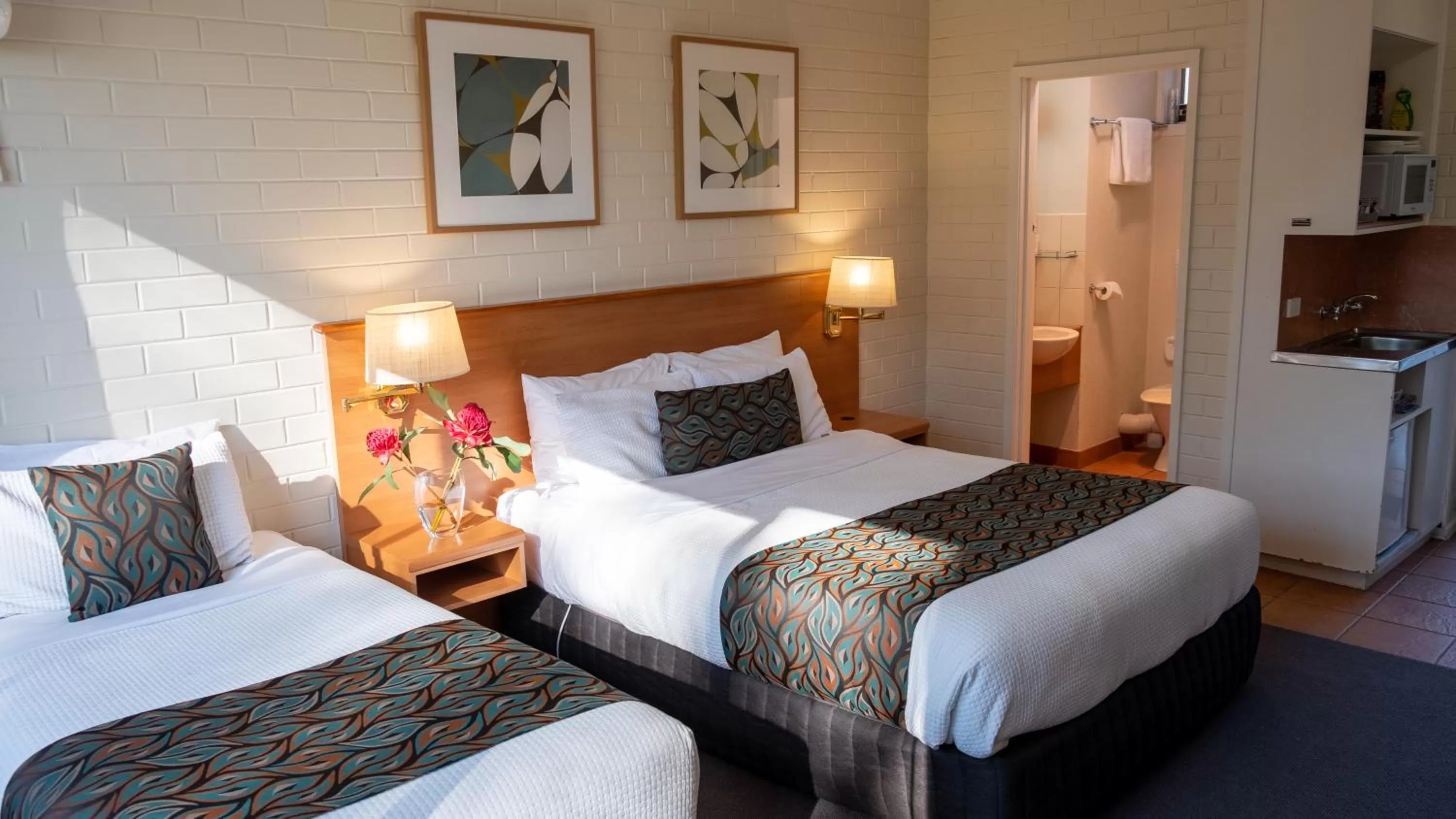 Photo of the whole room, Bed in Parkview Motor Inn and Apartments