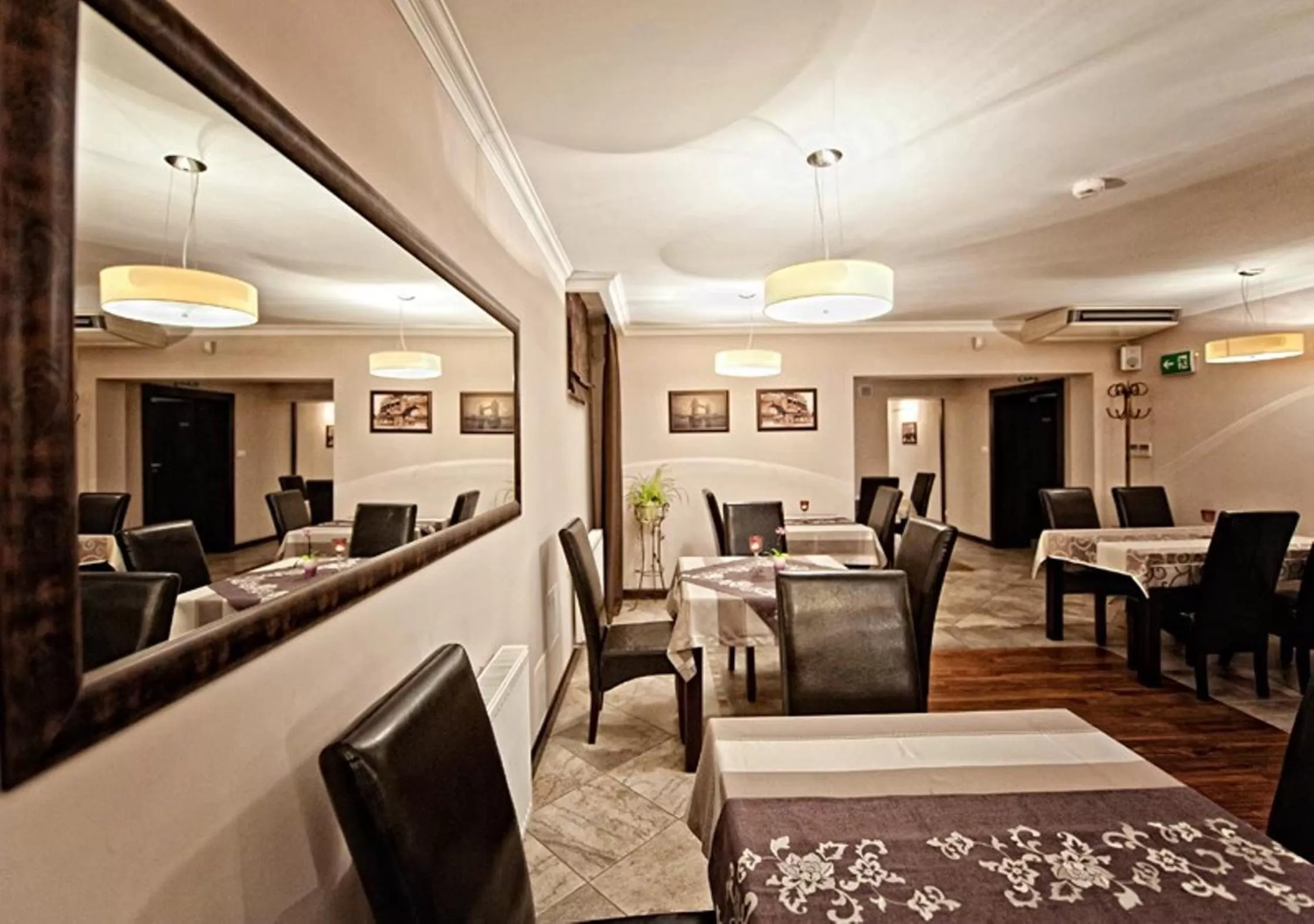 Restaurant/places to eat in Hotel Willa Adriana