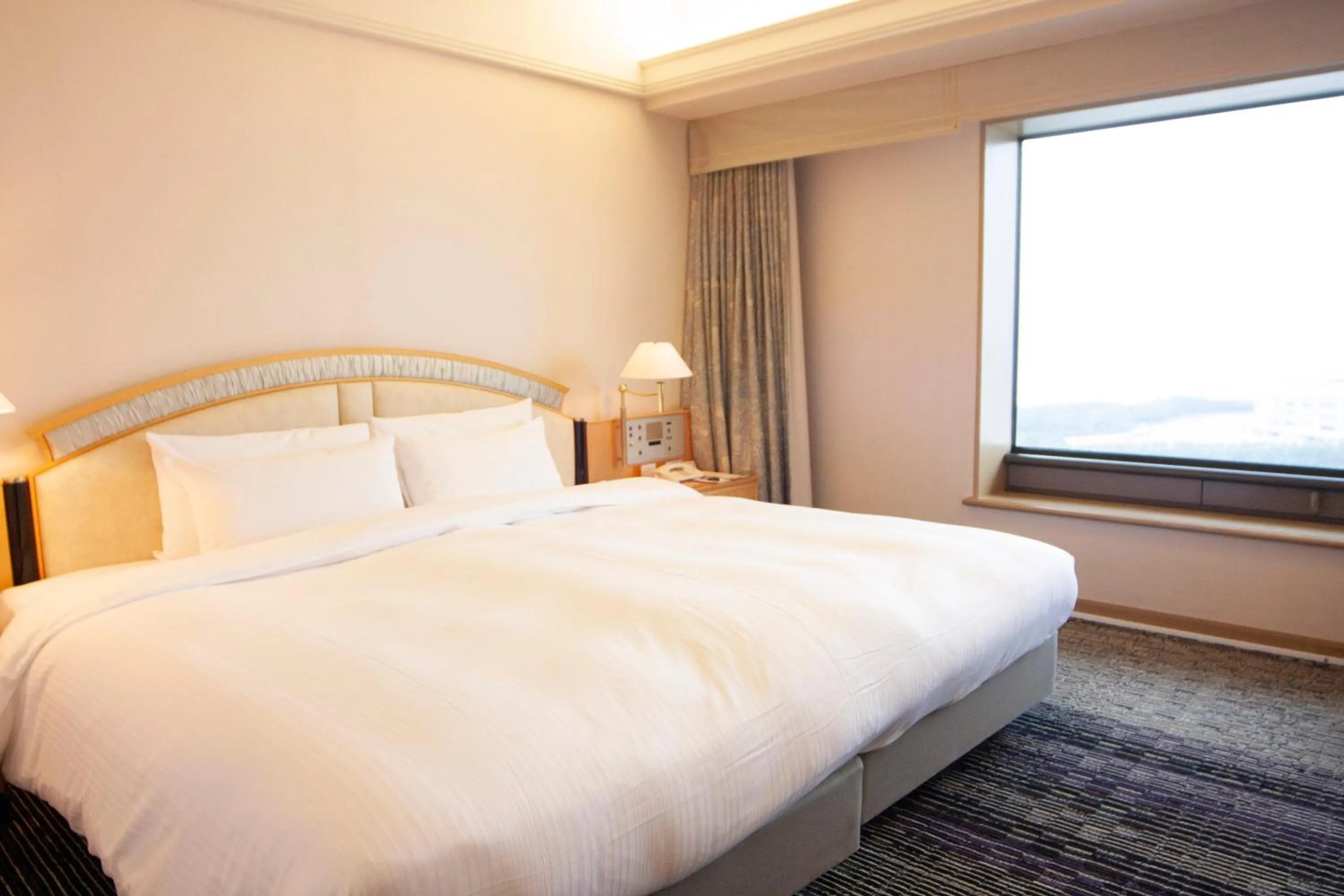 Photo of the whole room, Bed in Hotel New Otani Makuhari