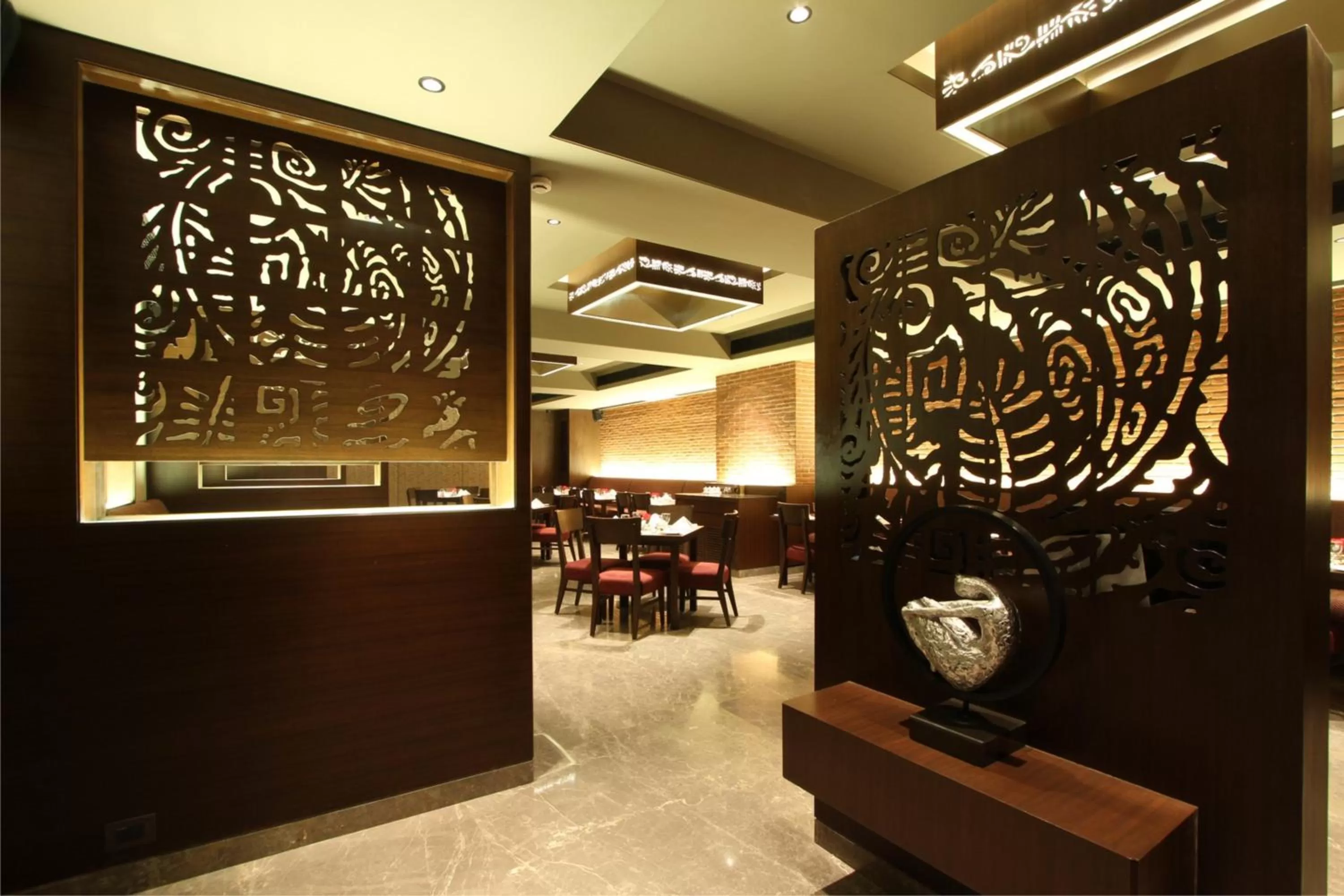 Restaurant/places to eat in Hotel Express Residency Vadodara