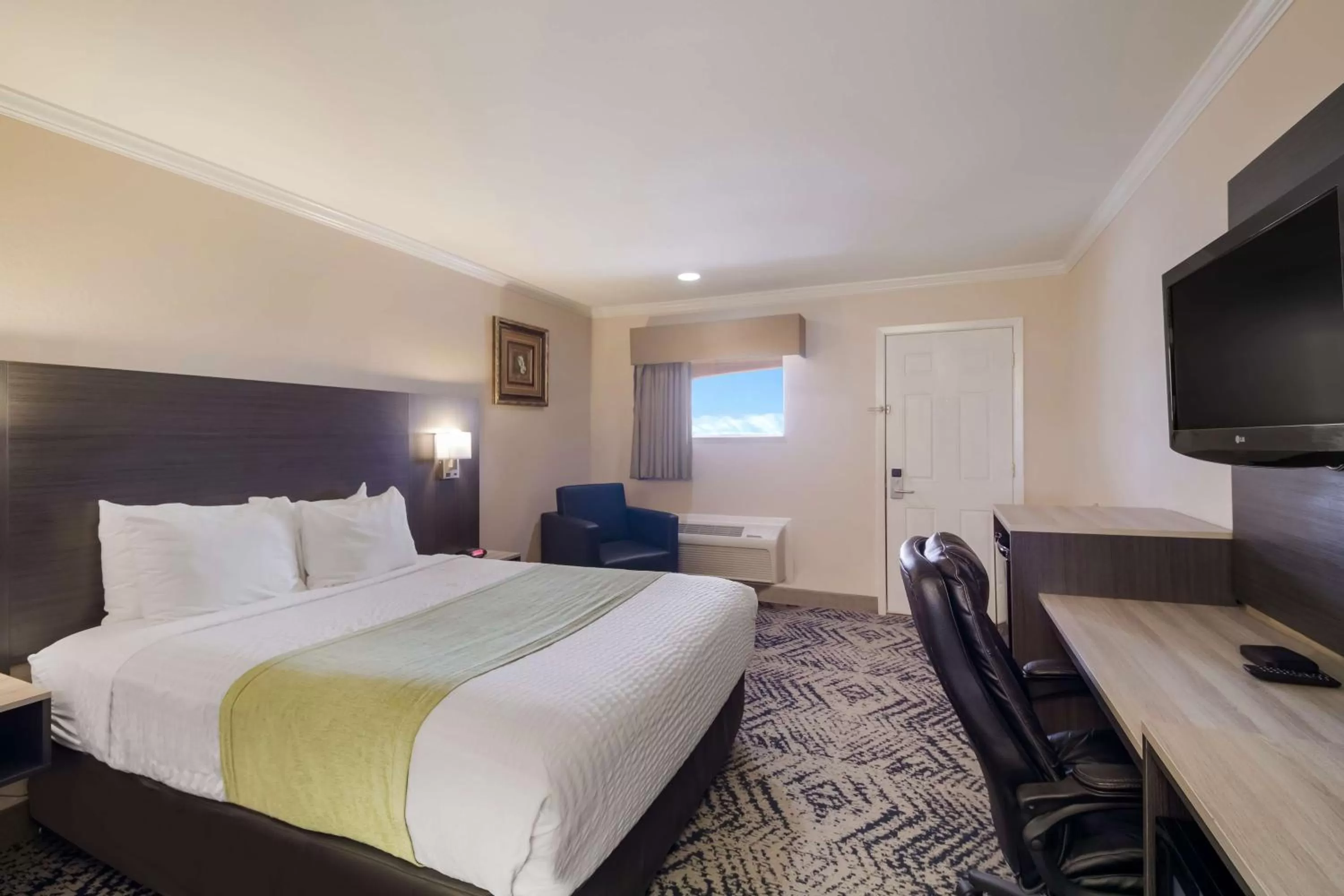 Bedroom, Bed in SureStay Hotel by Best Western Rockdale