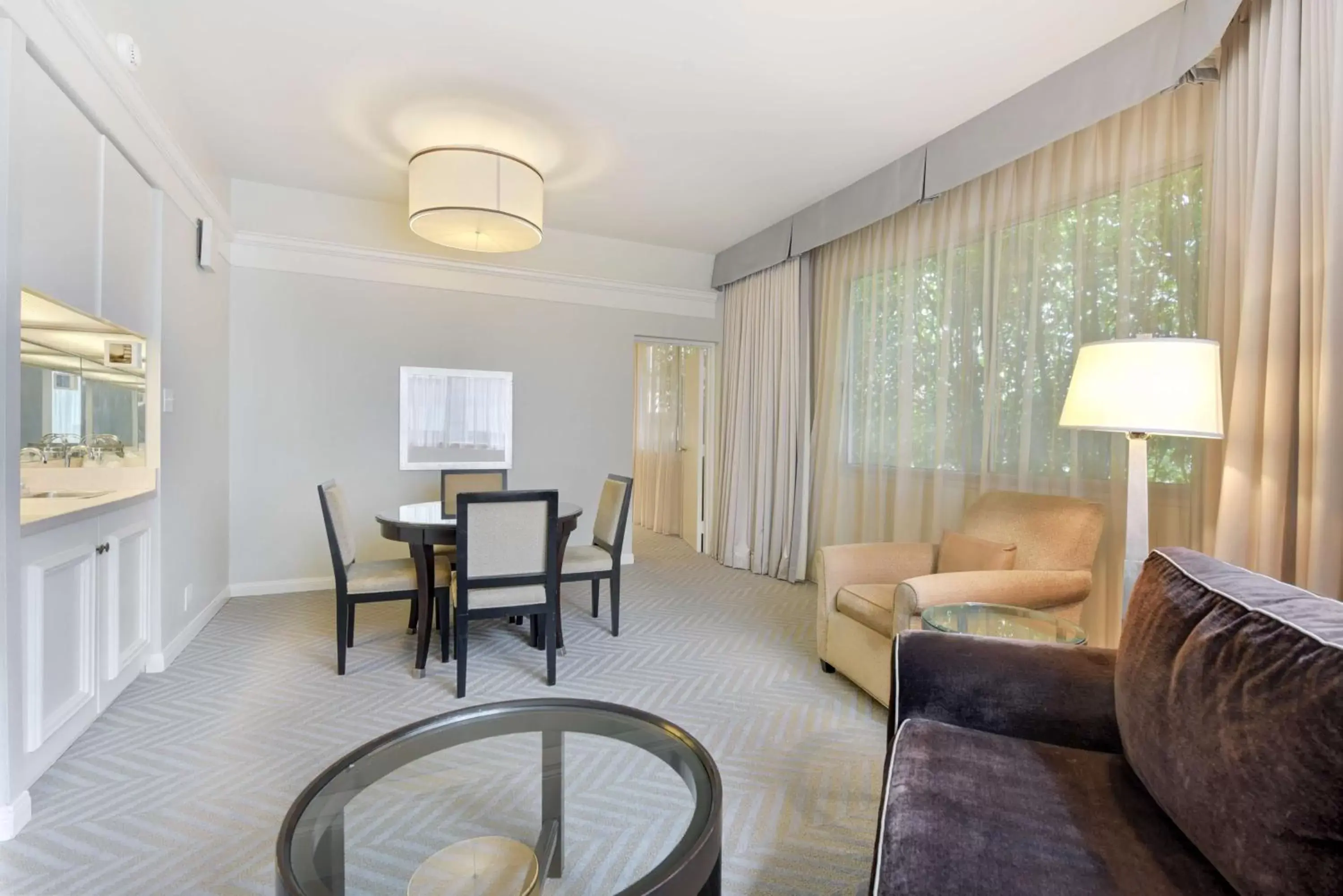 Standard King Room in The Beverly Hilton Standard King Room in The Beverly Hilton