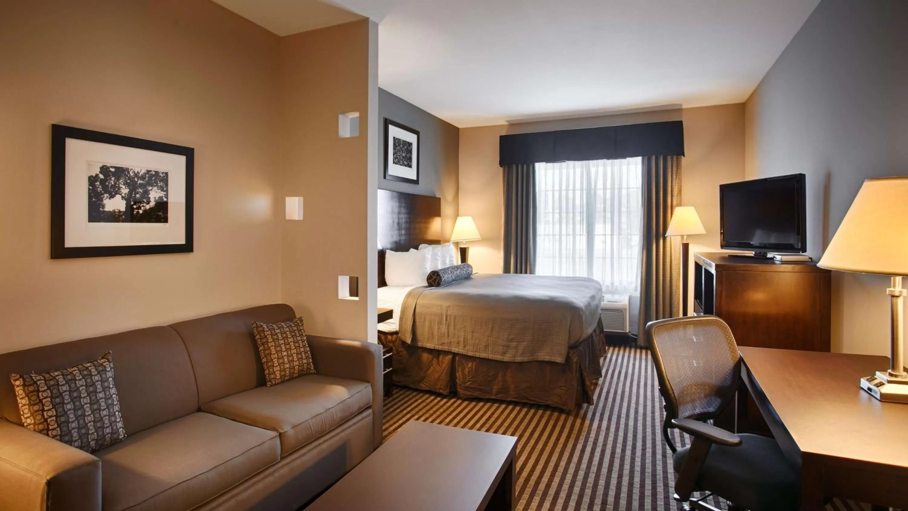Photo of the whole room, Bed in Best Western Abbeville Inn and Suites