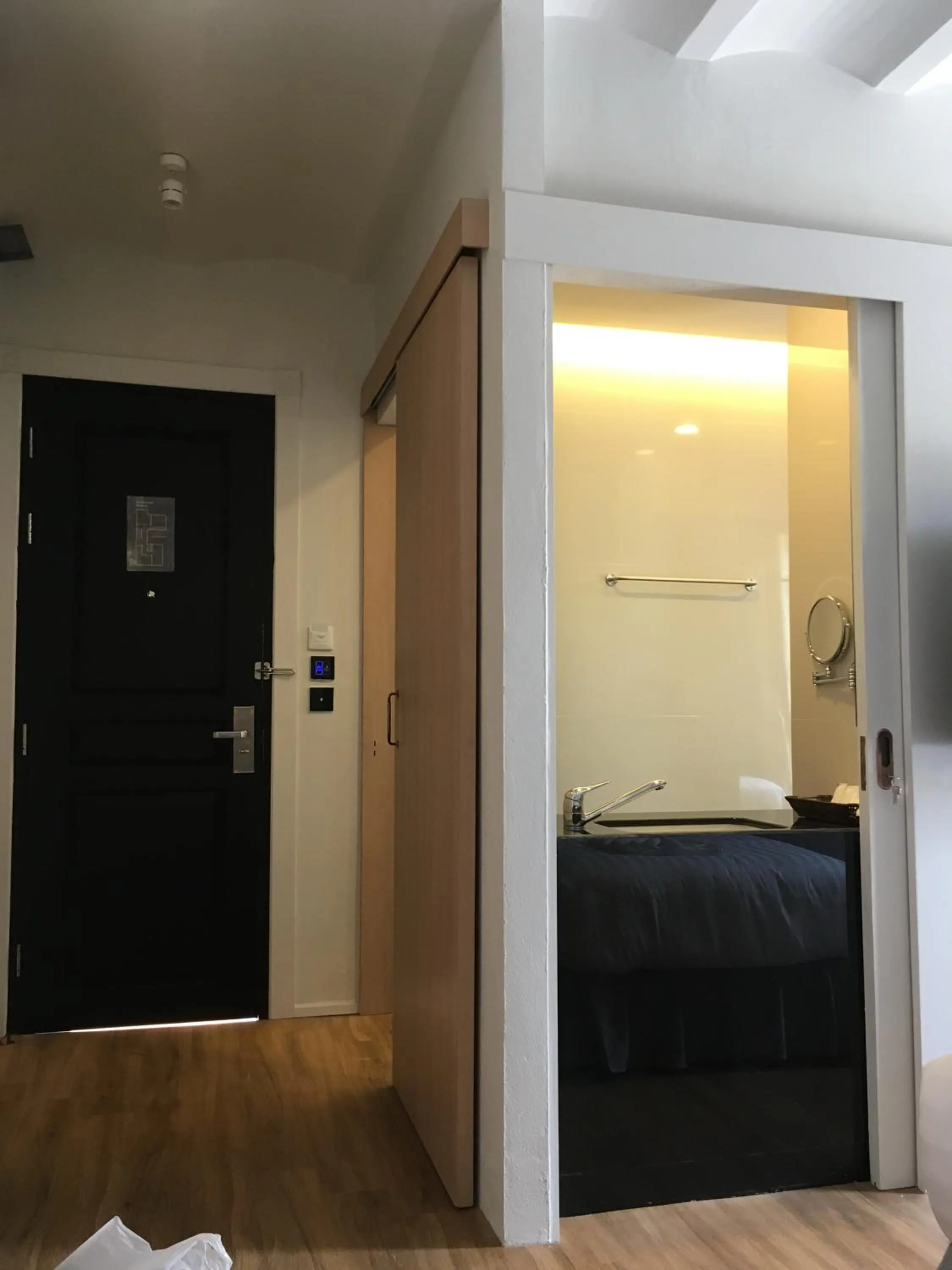 Bathroom, Bed in Hotel Noir