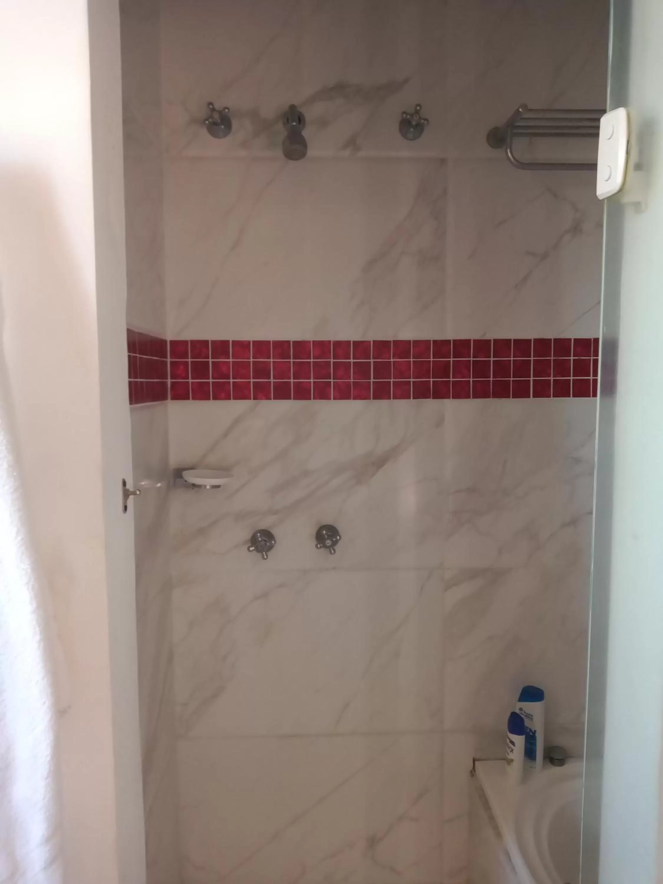 Bathroom in Compacto Hotel