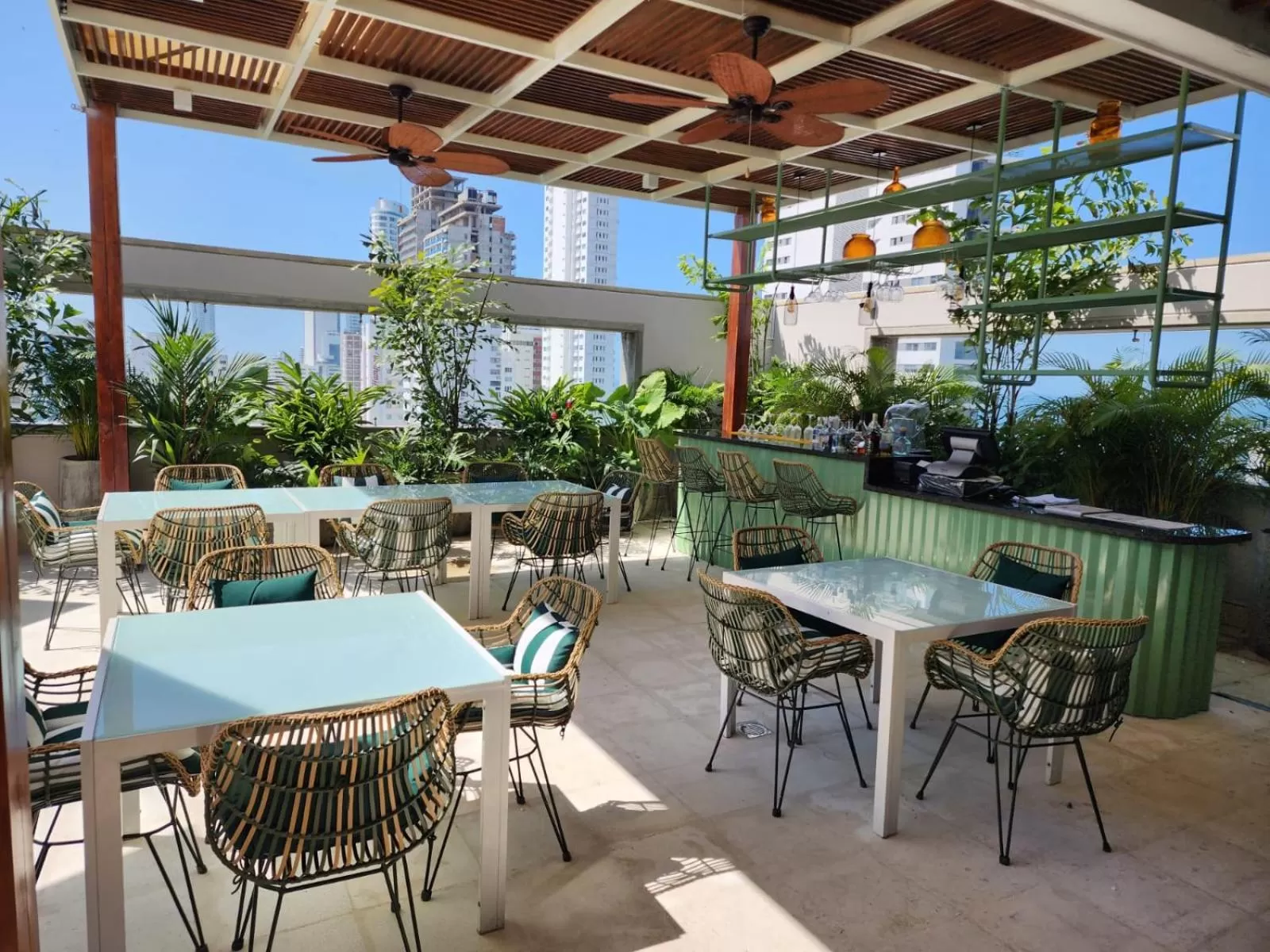 Restaurant/places to eat in Holiday Inn Express - Cartagena Bocagrande by IHG