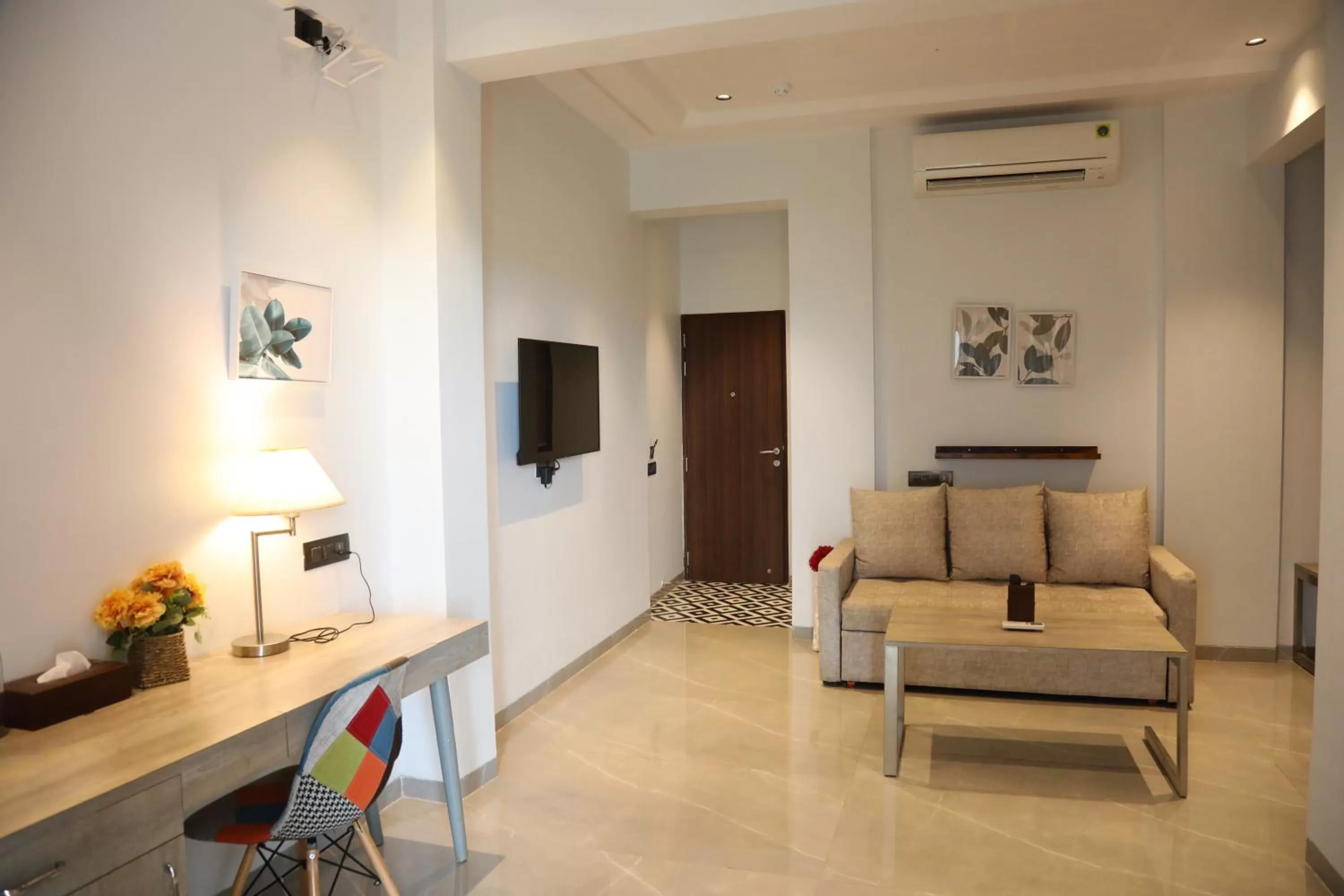 room service, Seating Area in Paraiso Resort & Club