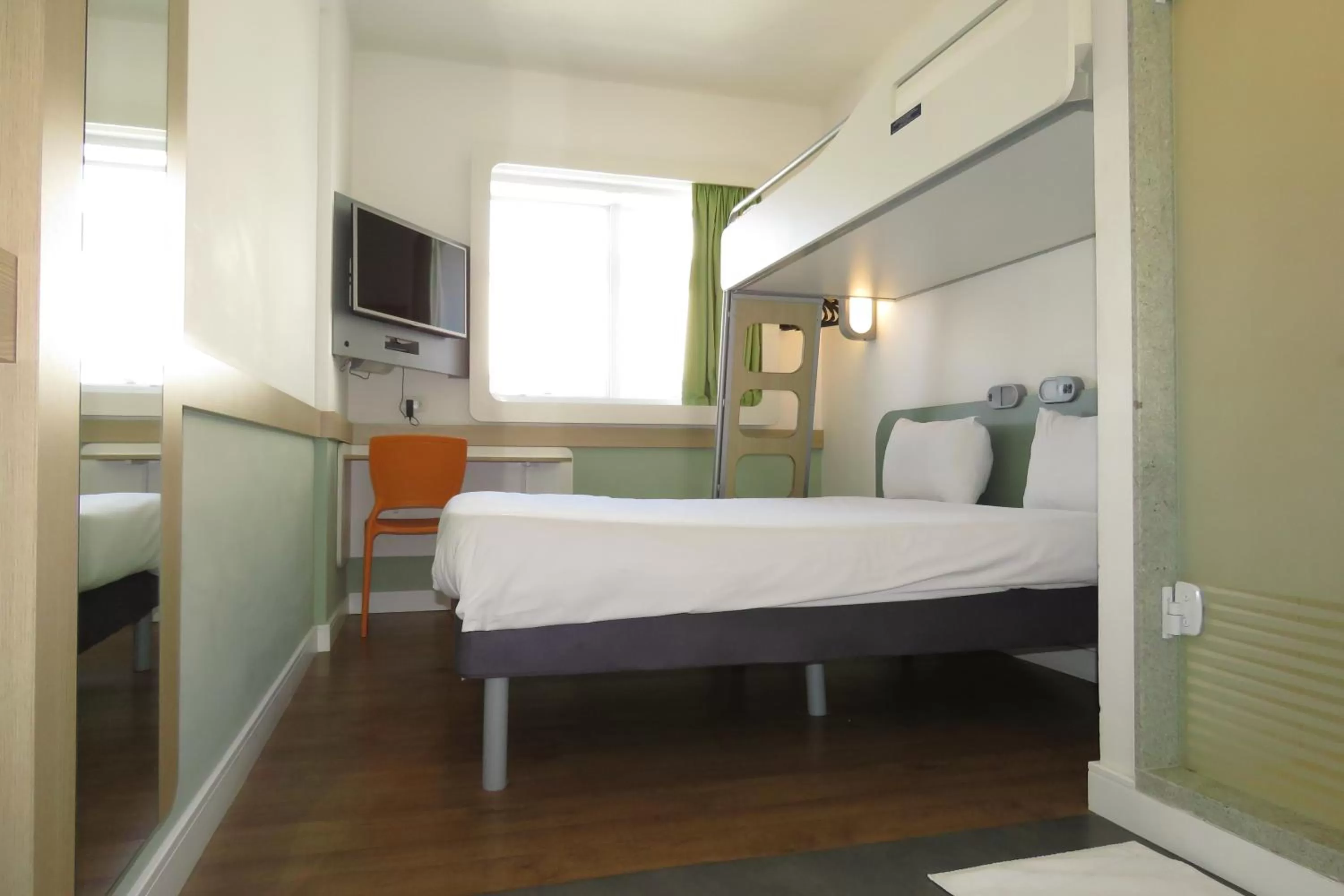 Bedroom, Bed in ibis budget Osasco