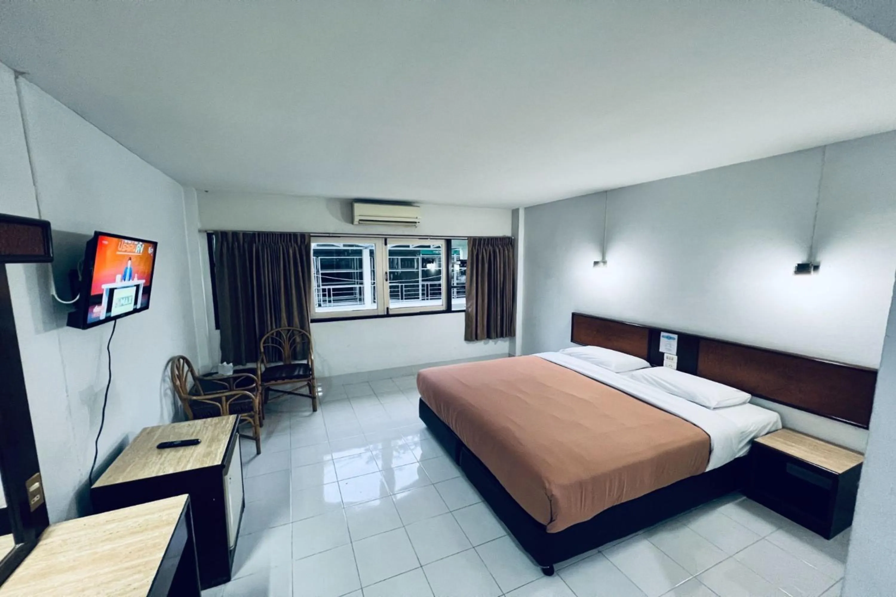 Photo of the whole room, Bed in Pure Phuket Residence