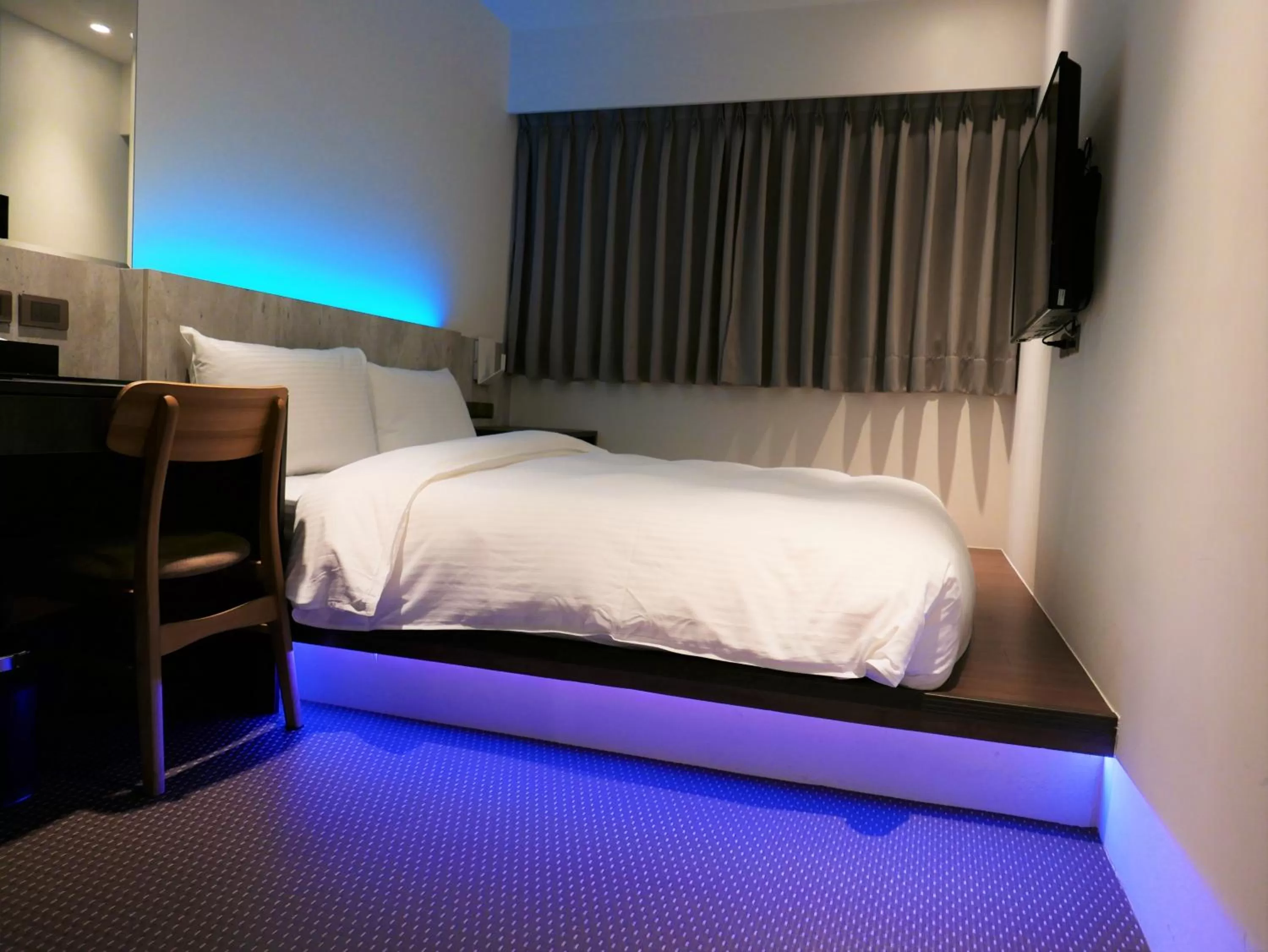 Photo of the whole room, Bed in 泊居旅店二館 Oursinn Hotel 2