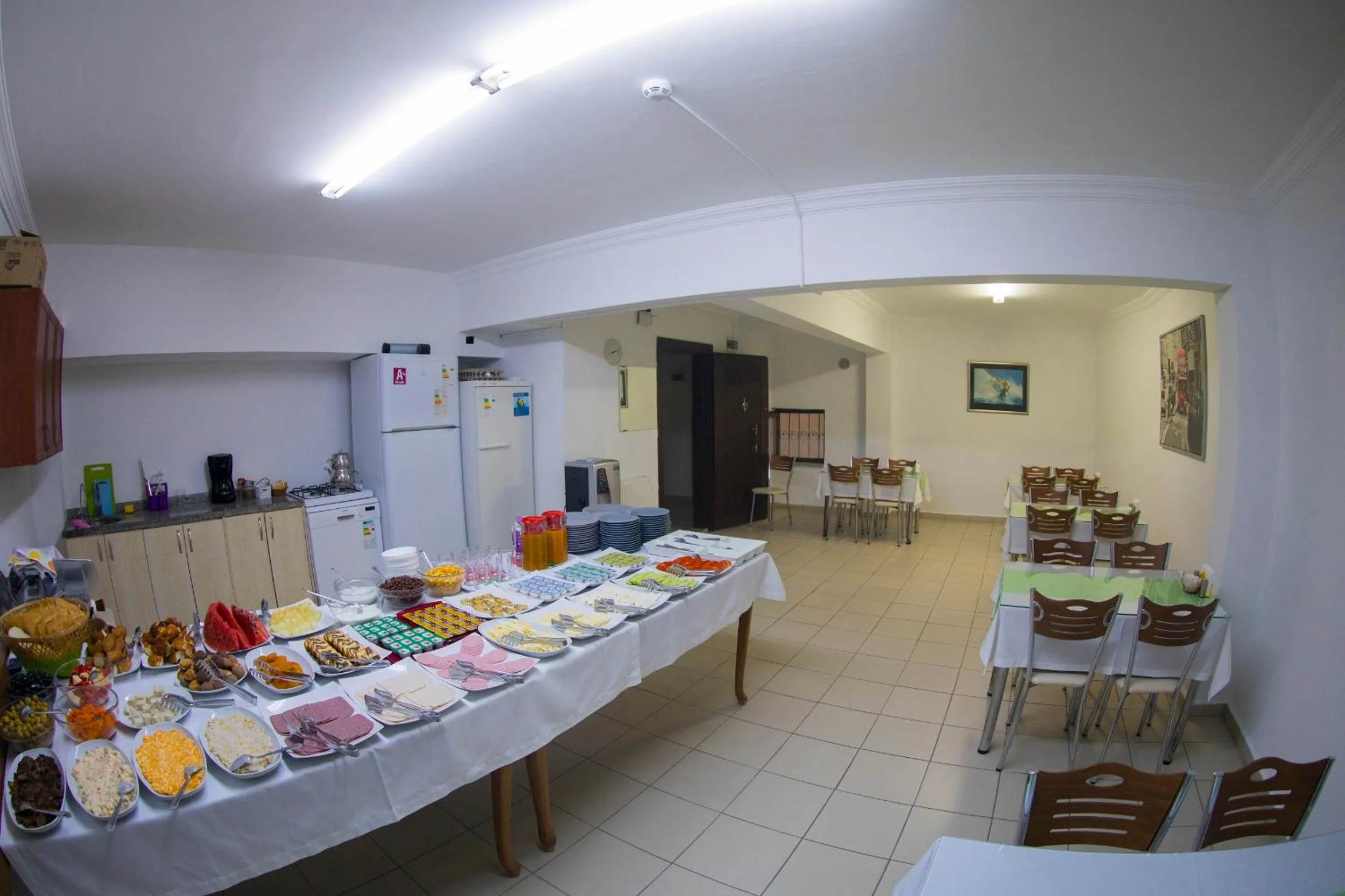 Restaurant/places to eat in Ramparts Hotel