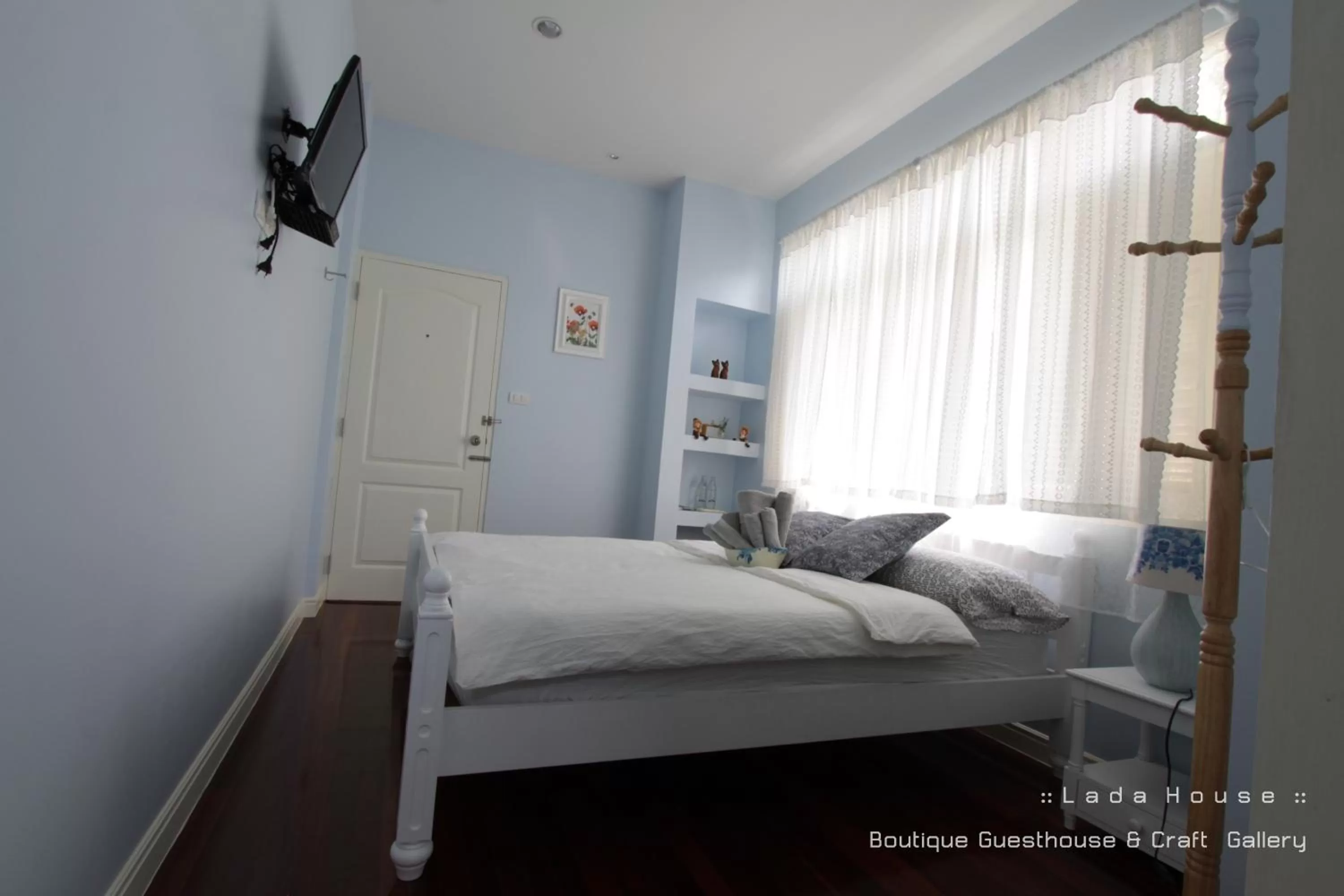 Day, Bed in Lada House