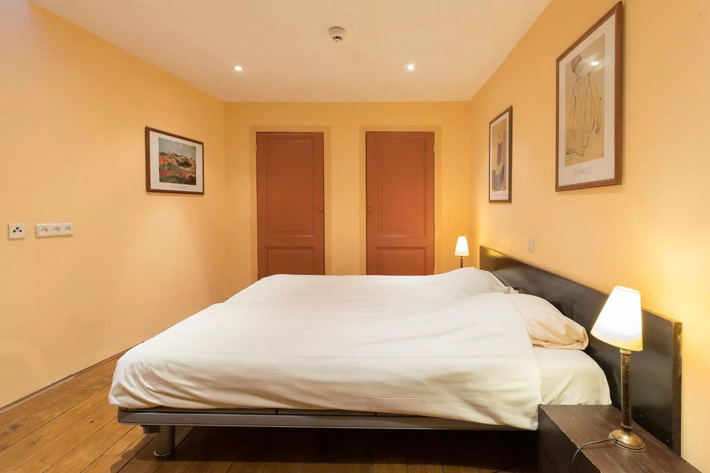 Bedroom, Bed in Hotel de Vischpoorte, centrum Deventer en aan de IJssel