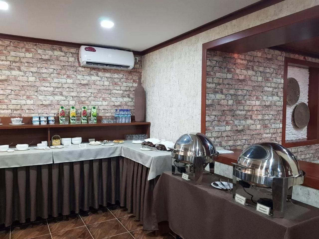 Restaurant/places to eat in VOYAGE HOTEL