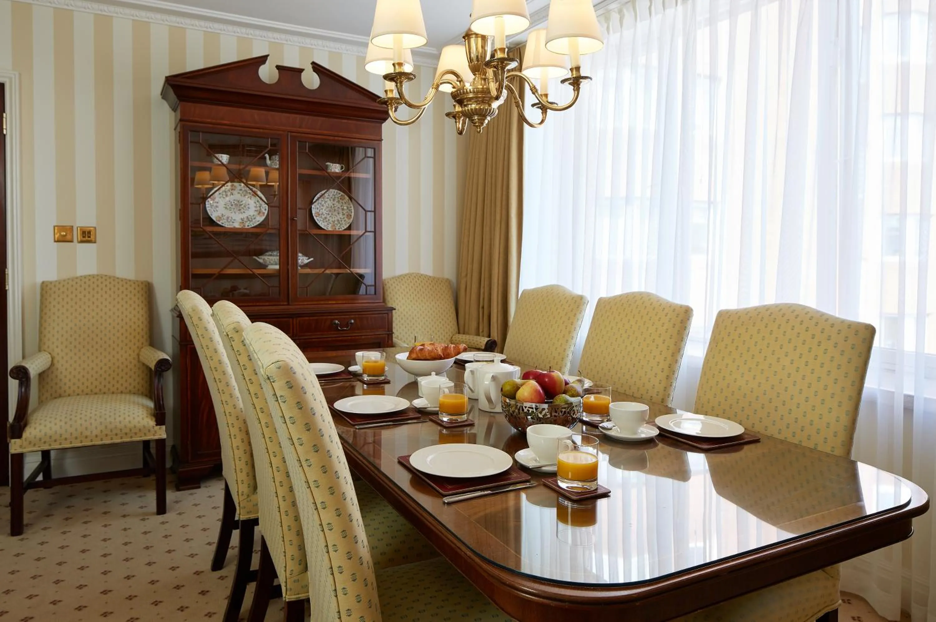 Dining area in Cheval Thorney Court at Hyde Park