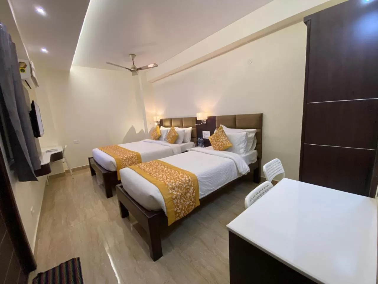 Bed in Le Shiv Executive Suite