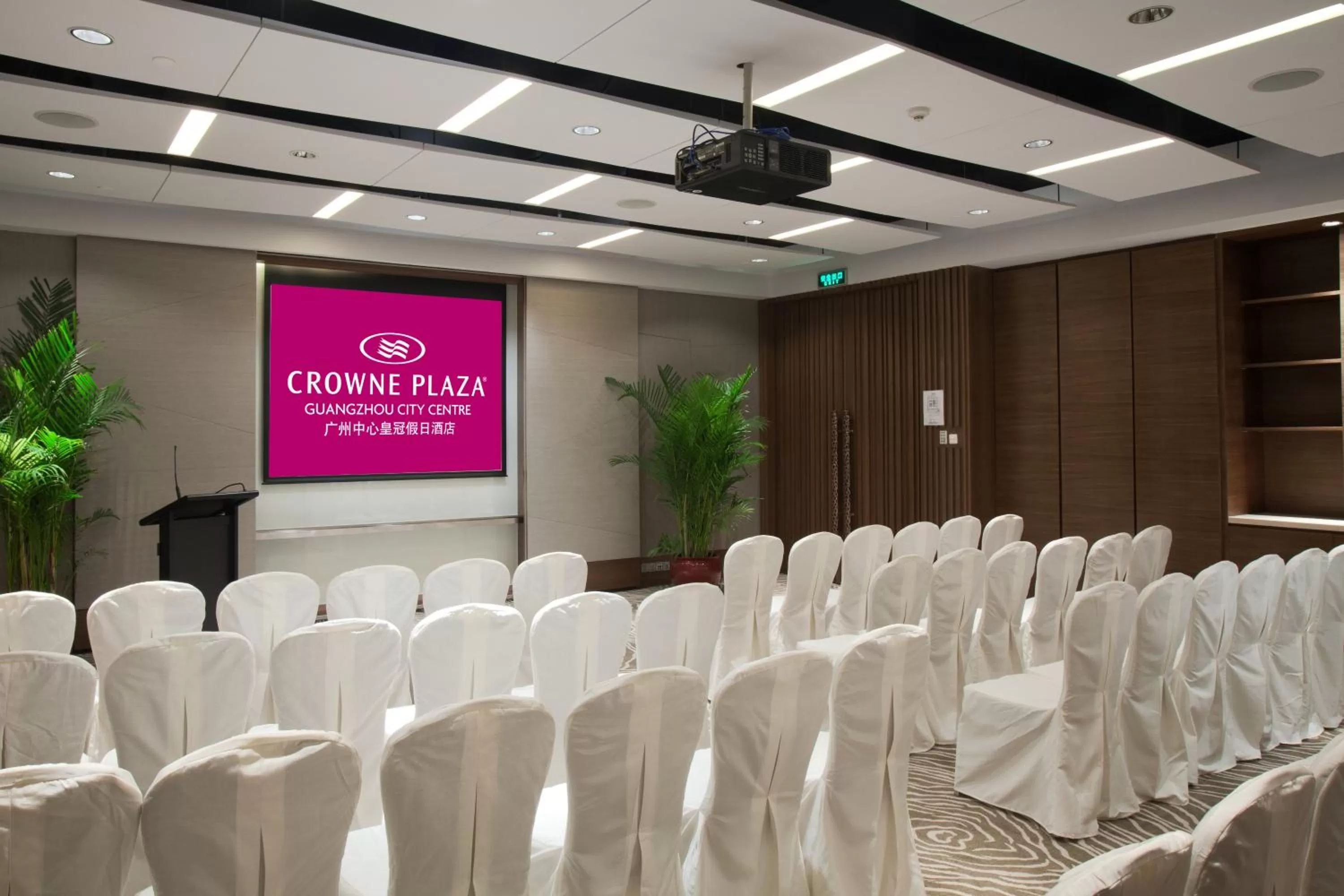 Meeting/conference room in Crowne Plaza Guangzhou City Centre by IHG