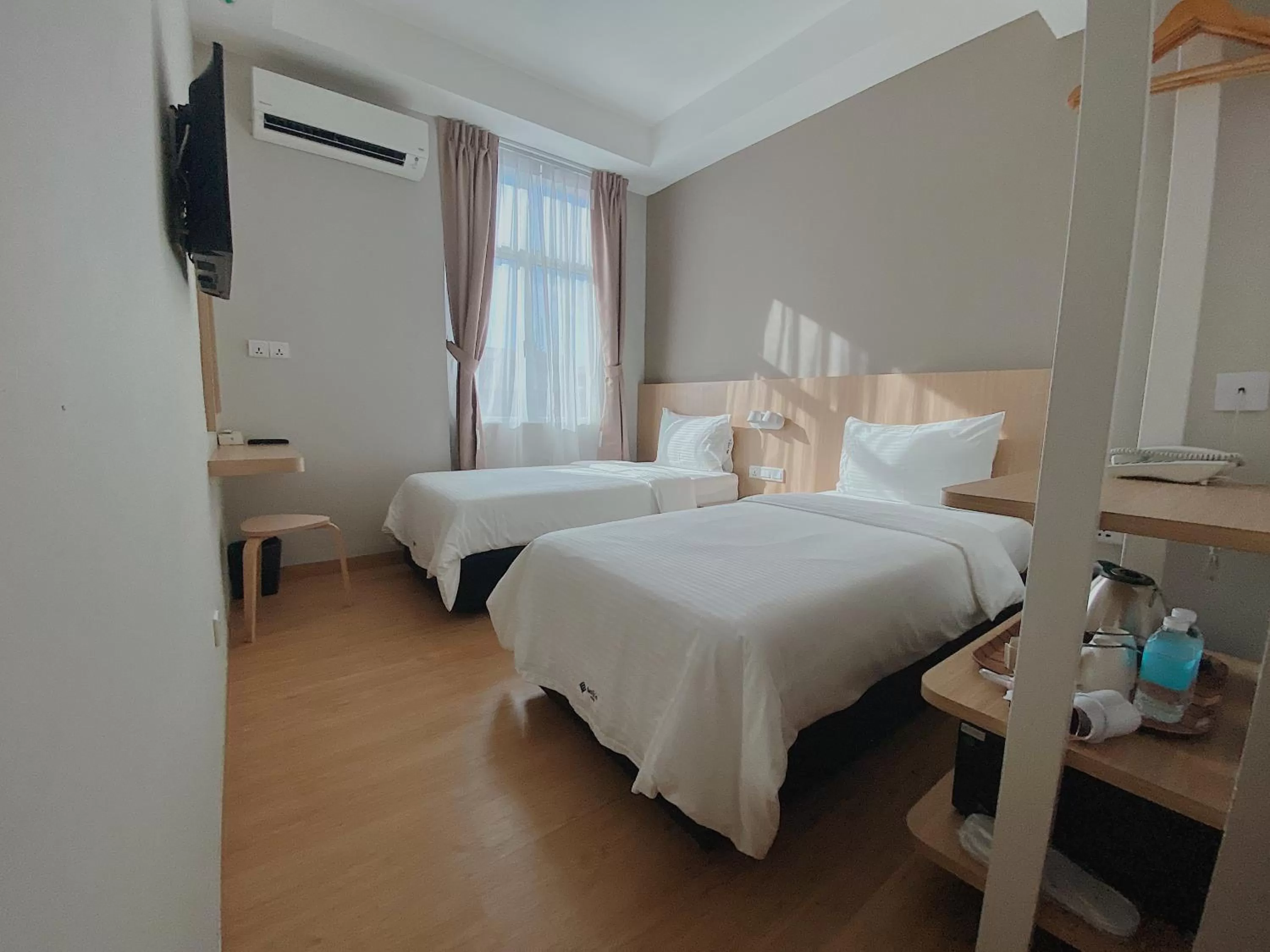 Bed in Walk In Hotel