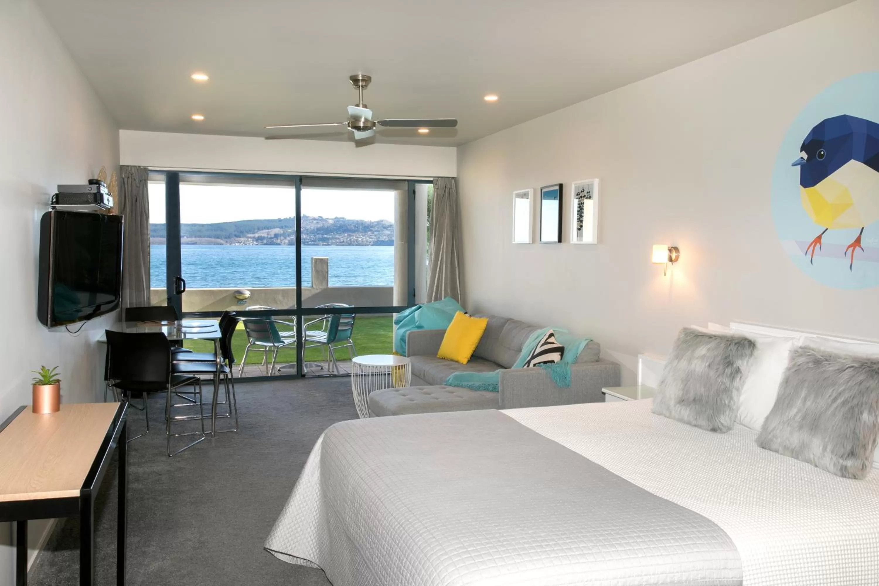 Photo of the whole room, Bed in Boulevard Waters