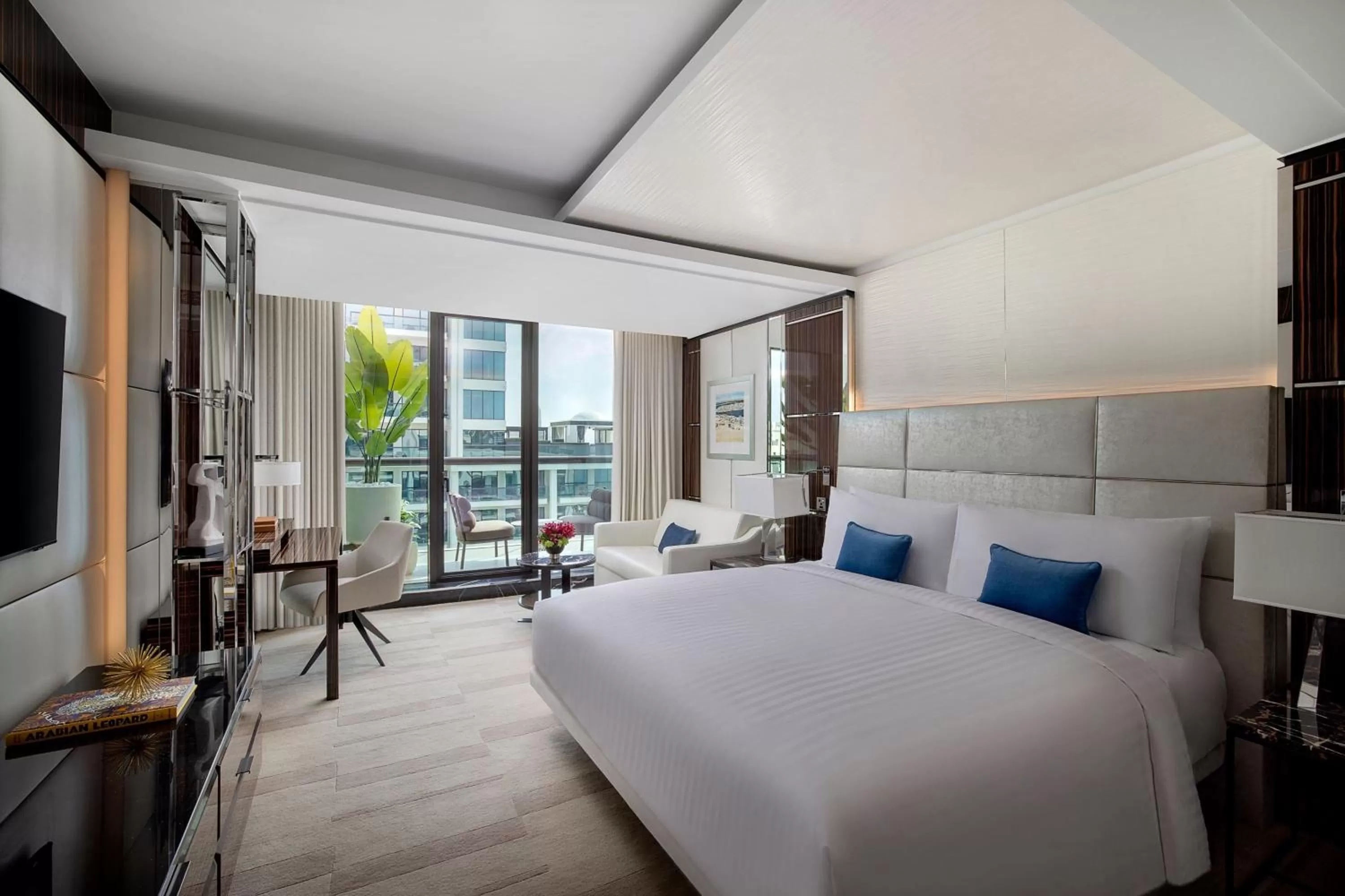 Photo of the whole room, Bed in Marriott Resort Palm Jumeirah, Dubai