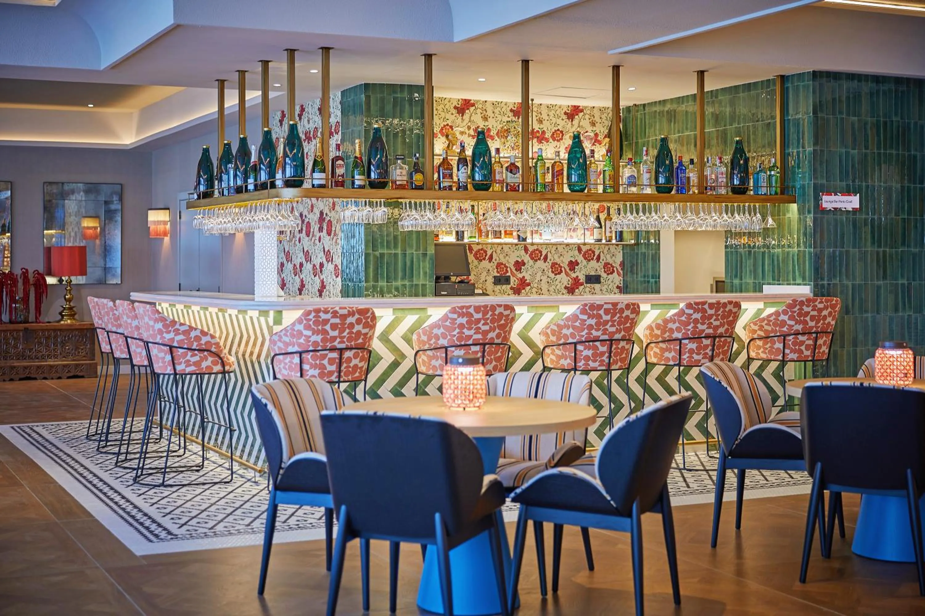 Lounge or bar in Hesperia Sevilla