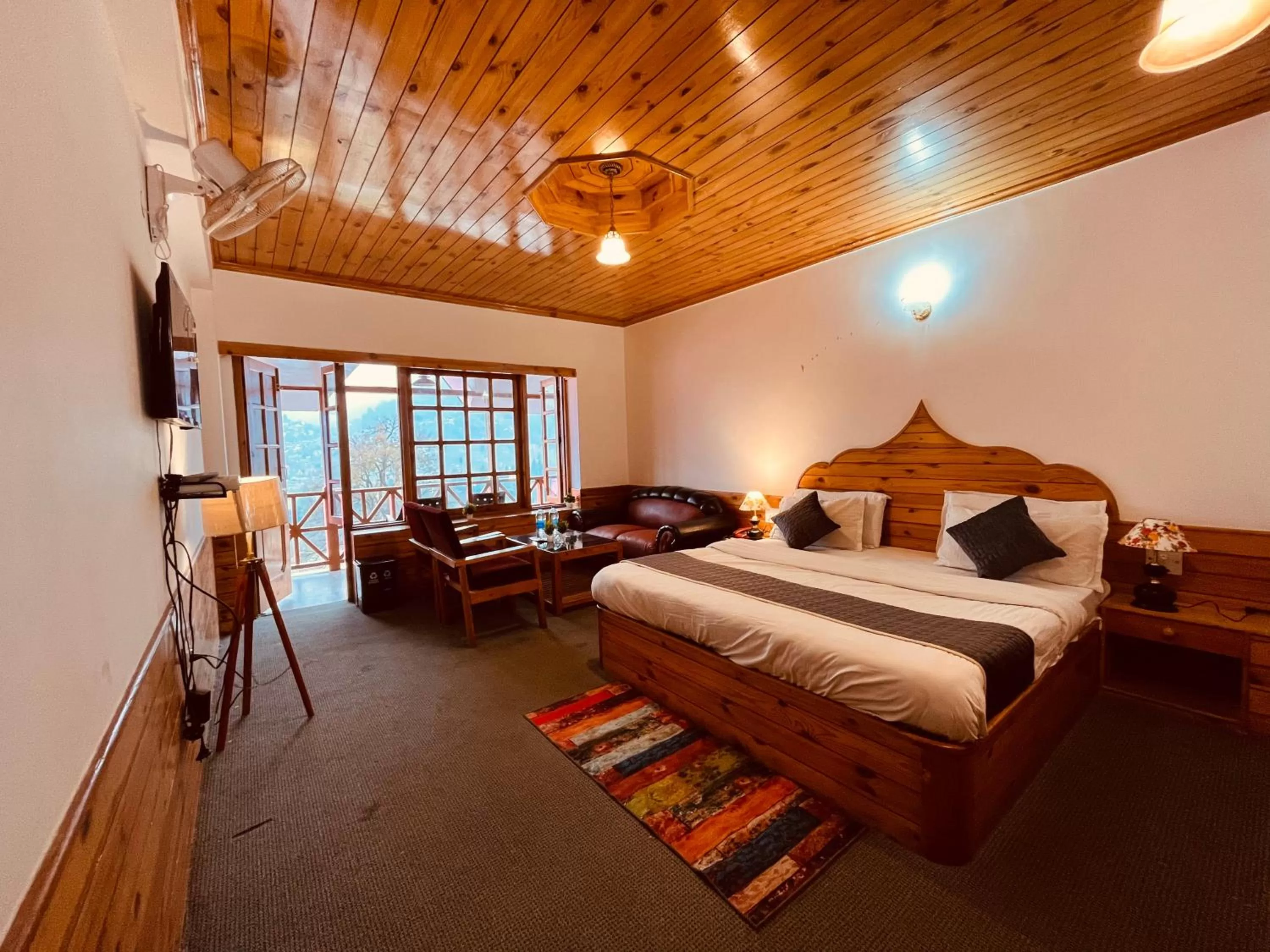 Deluxe Room in Sana cottage - Affordable Luxury Stay in Manali