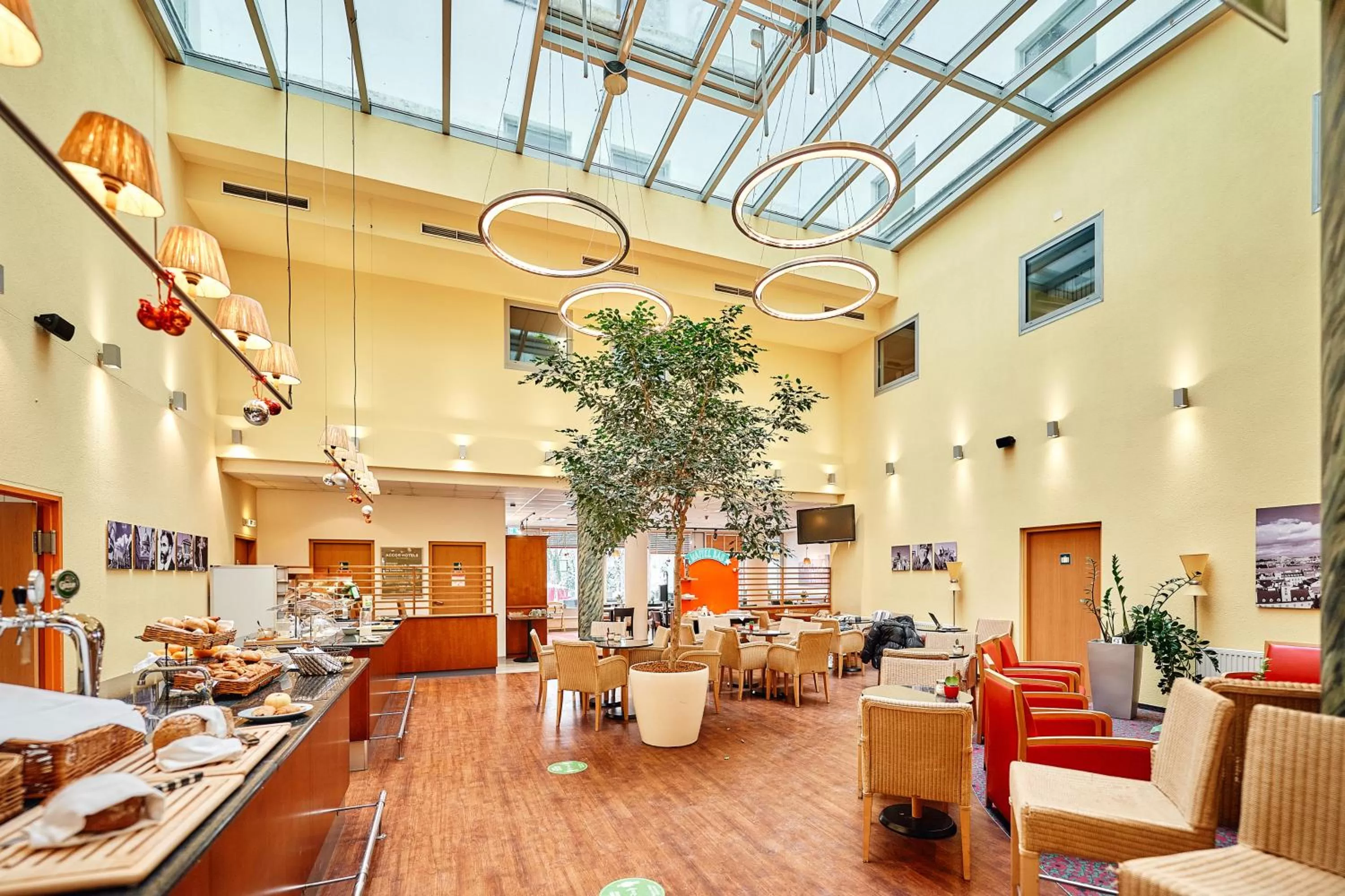 Lobby or reception in ibis Wien City