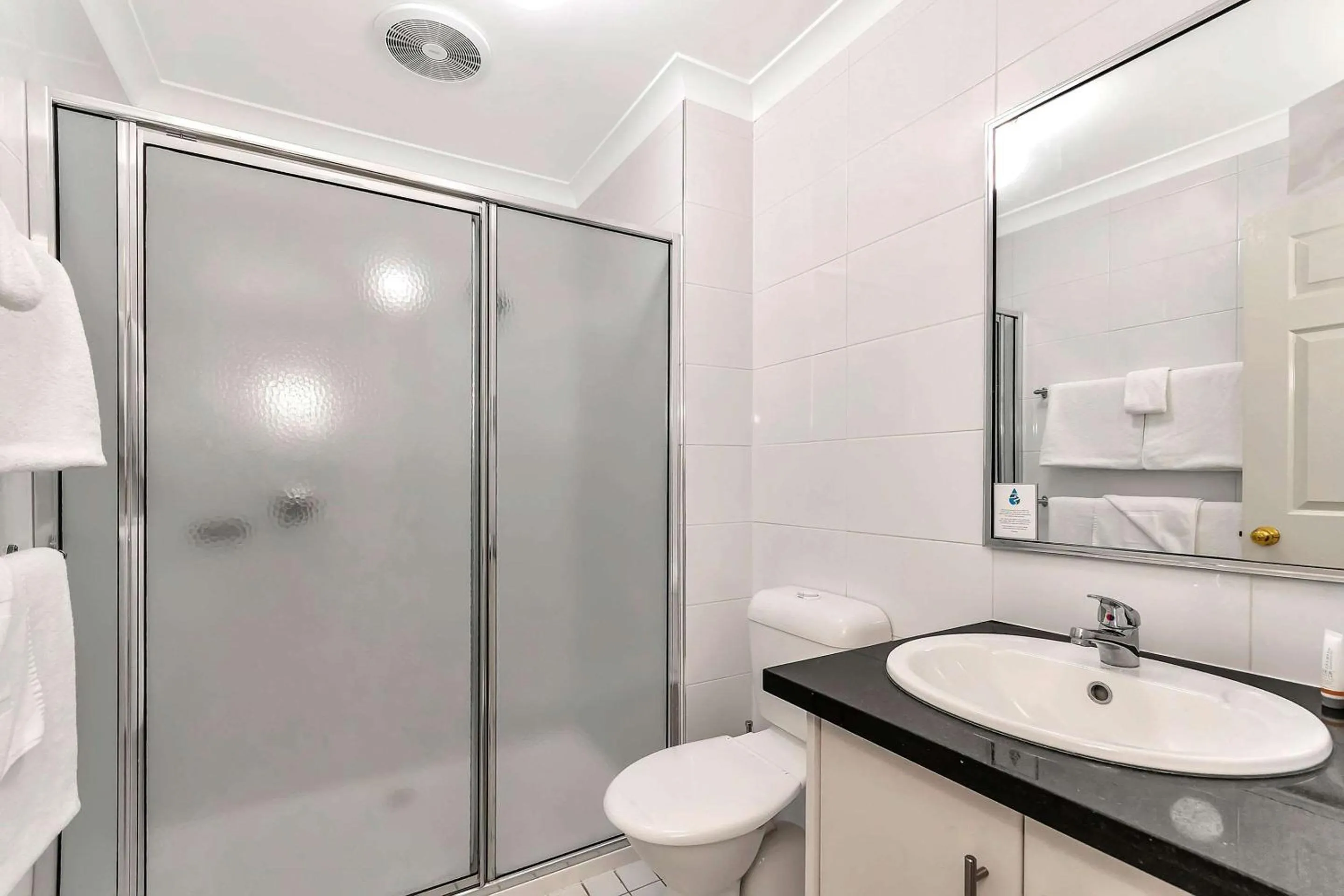 Bedroom in Quality Inn Railway Motel