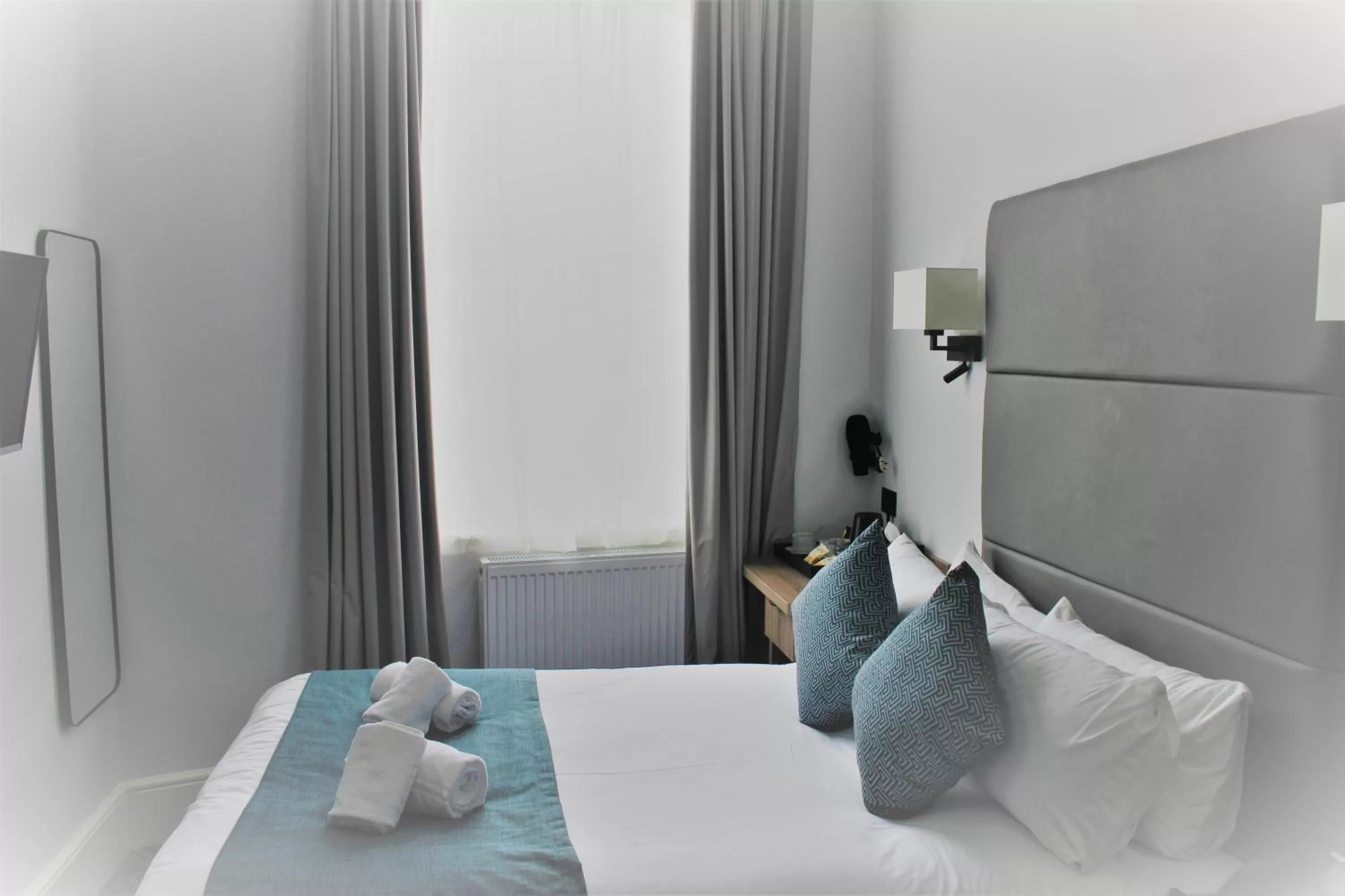 Bedroom, Bed in The J Hyde Park - A Park Avenue Hotel