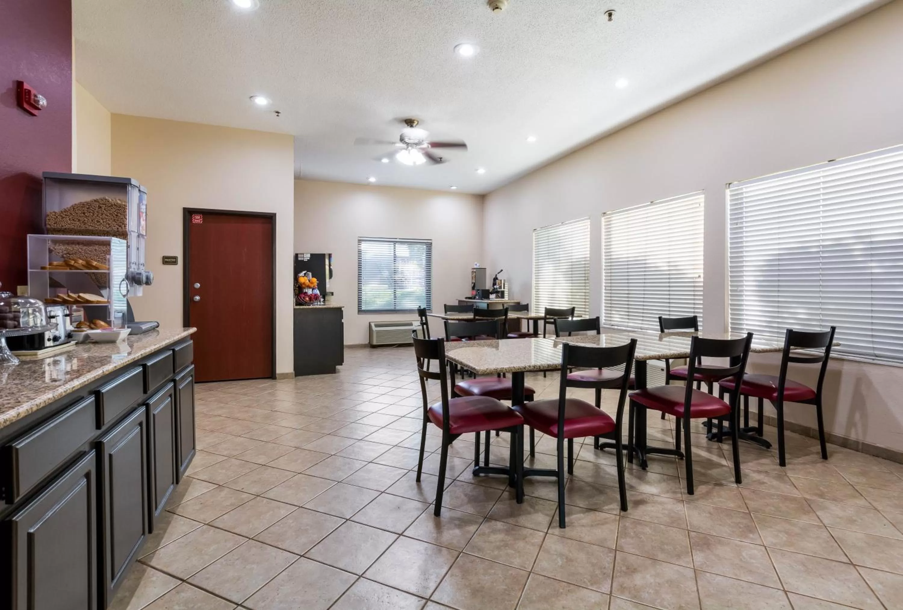 Breakfast in Red Roof Inn Carrollton