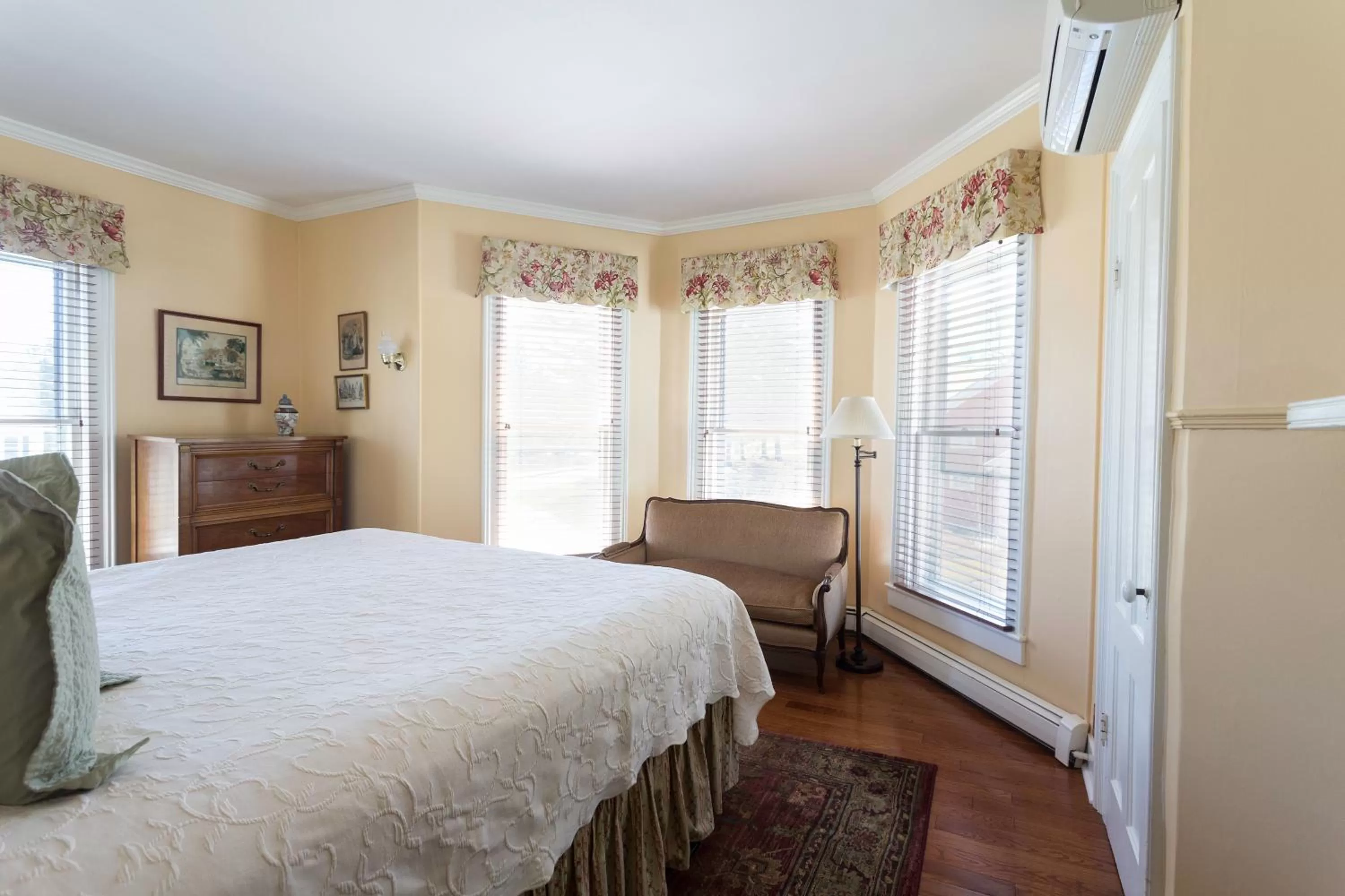 Bed in The Inn at Manchester